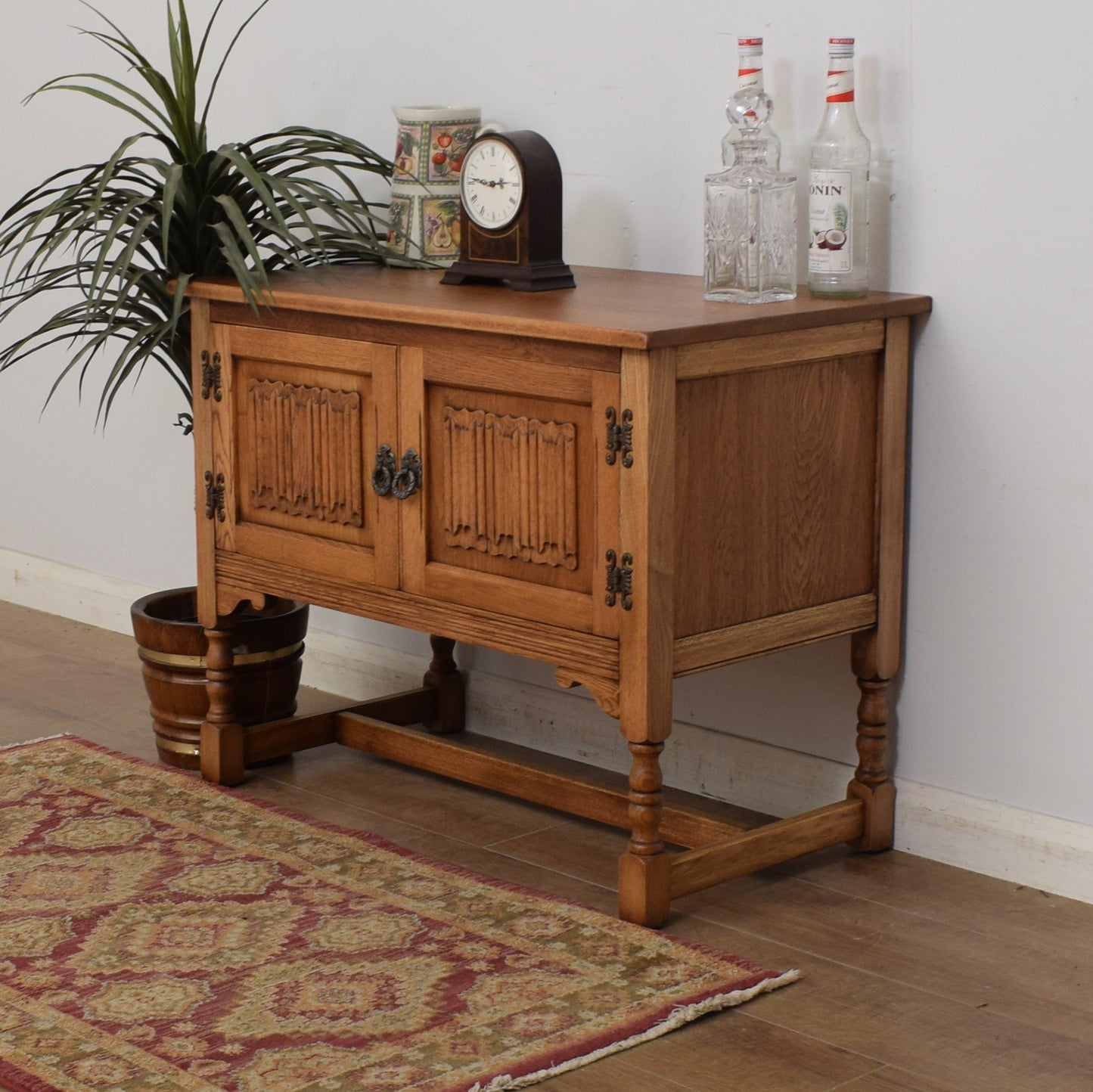 Old Charm Hi-Fi Cabinet