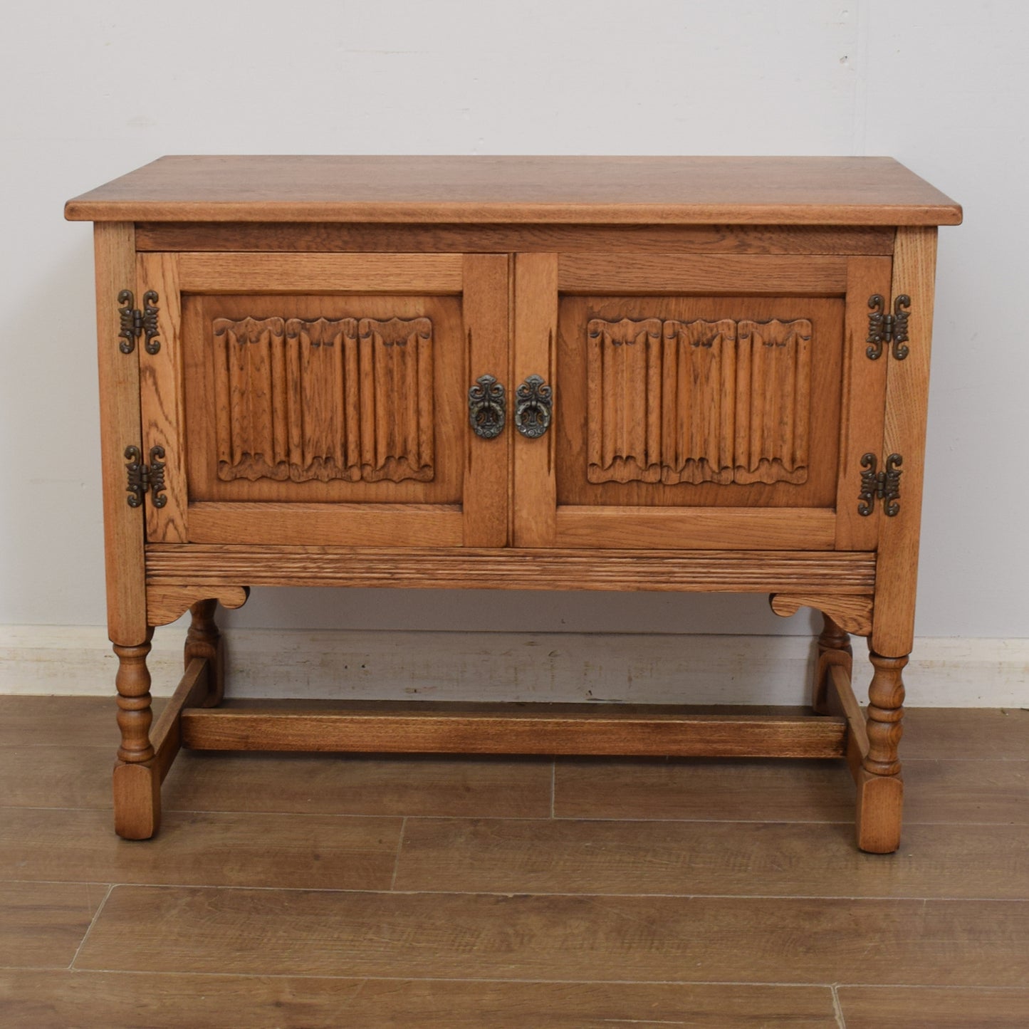 Old Charm Hi-Fi Cabinet