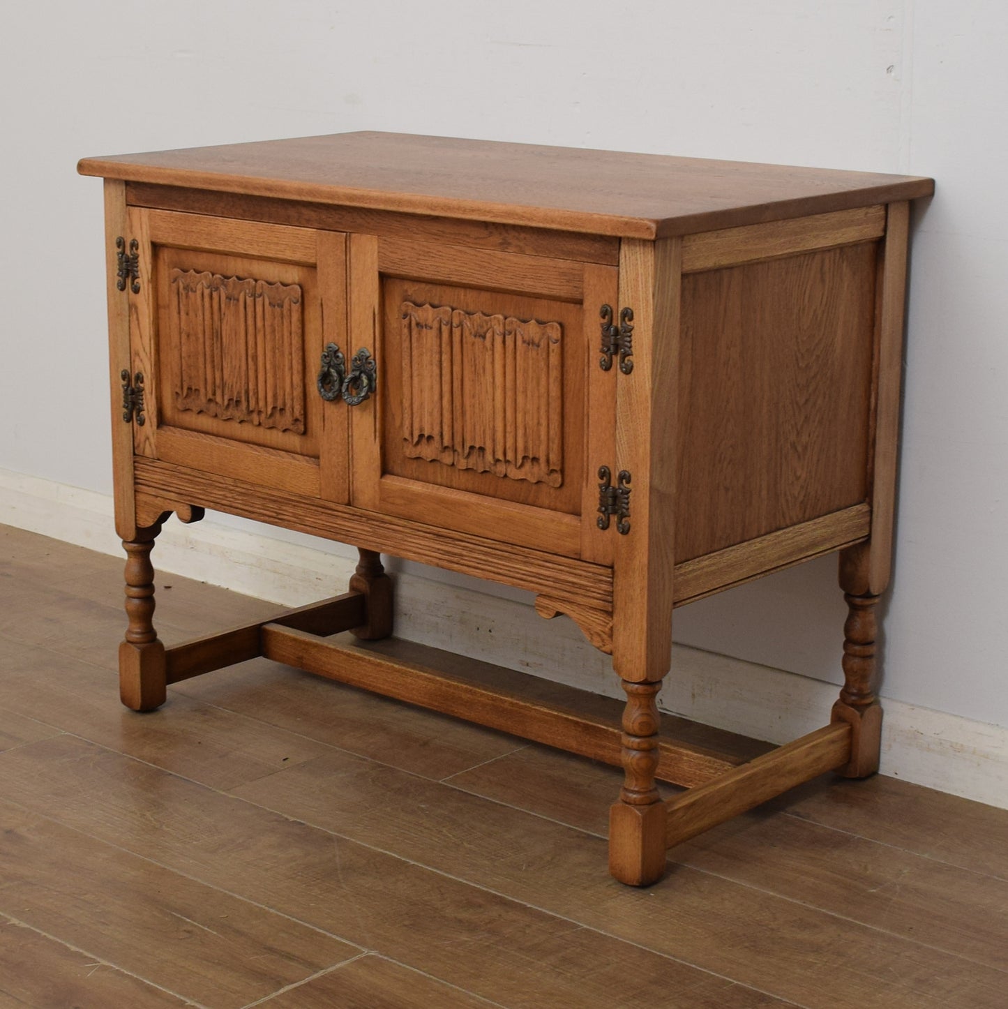 Old Charm Hi-Fi Cabinet