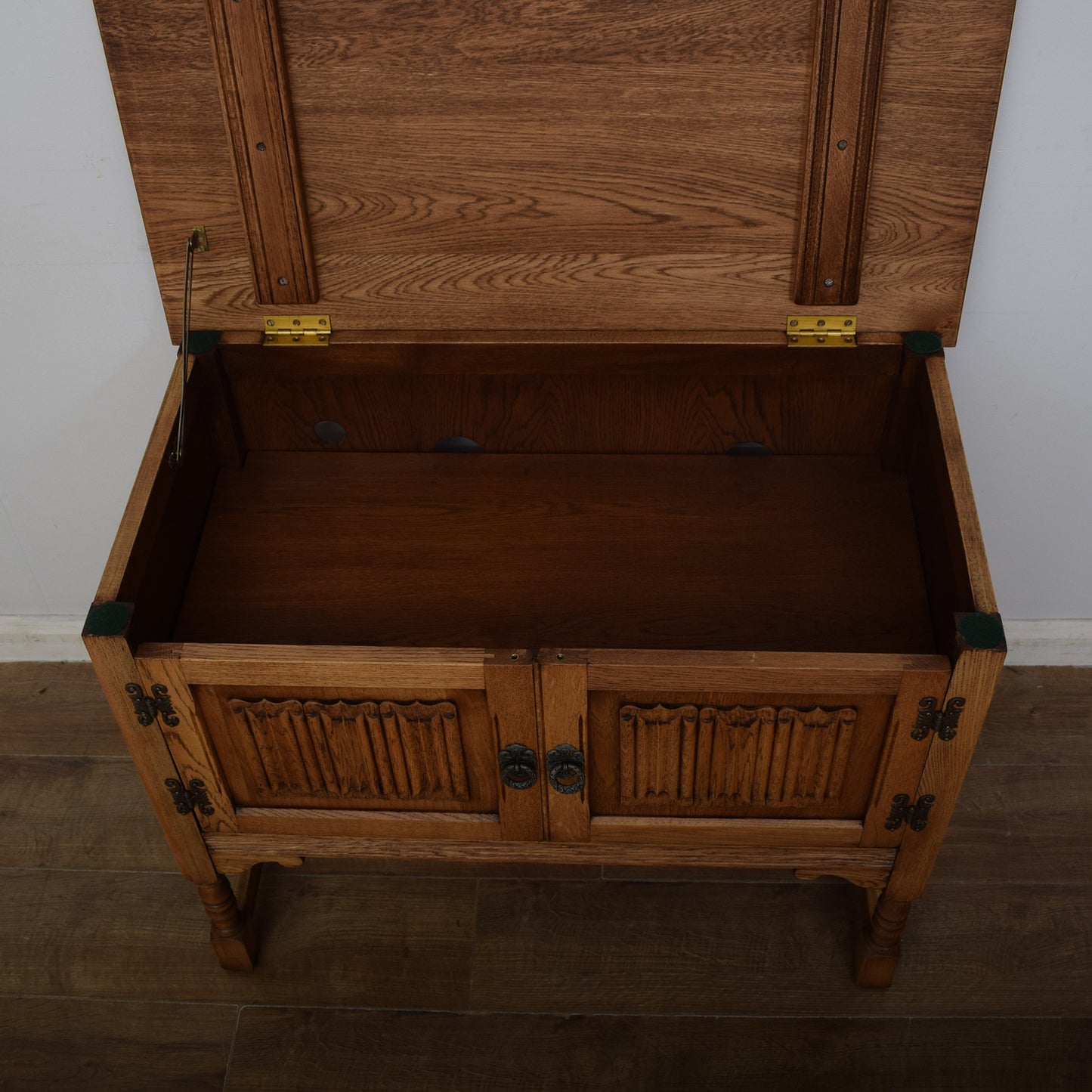 Old Charm Hi-Fi Cabinet