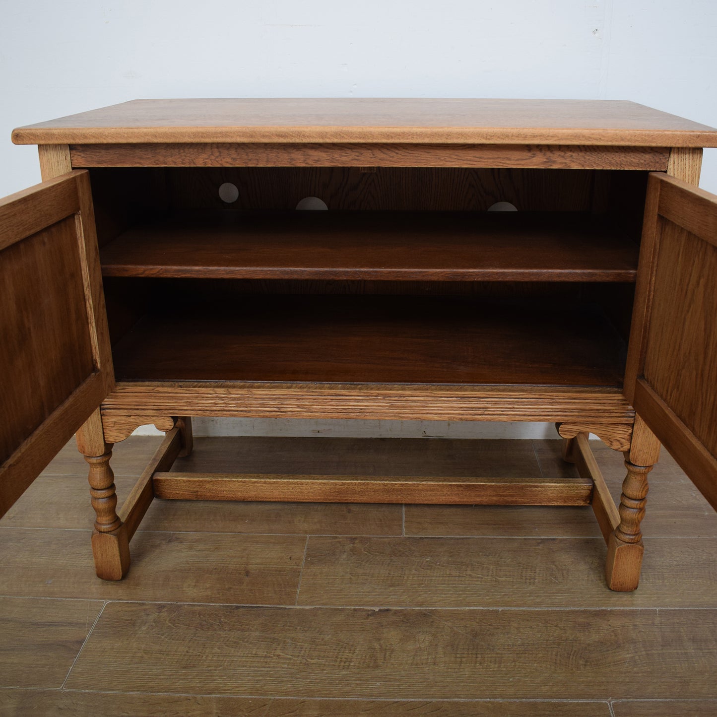 Old Charm Hi-Fi Cabinet