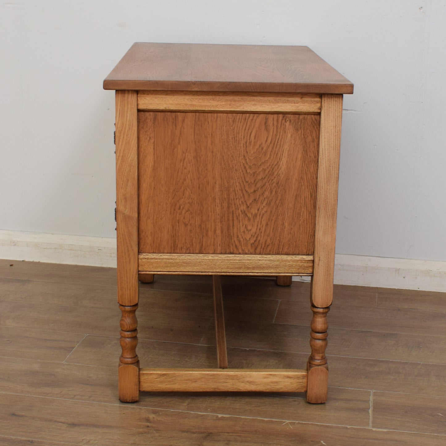 Old Charm Hi-Fi Cabinet