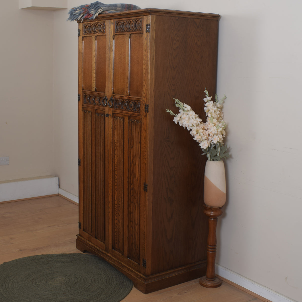 Crown Linenfold Single Wardrobe