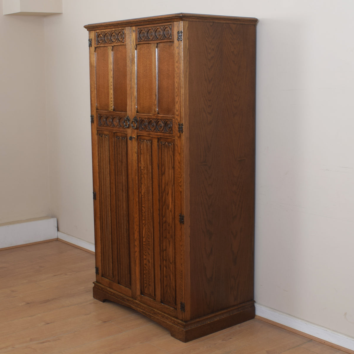 Crown Linenfold Single Wardrobe