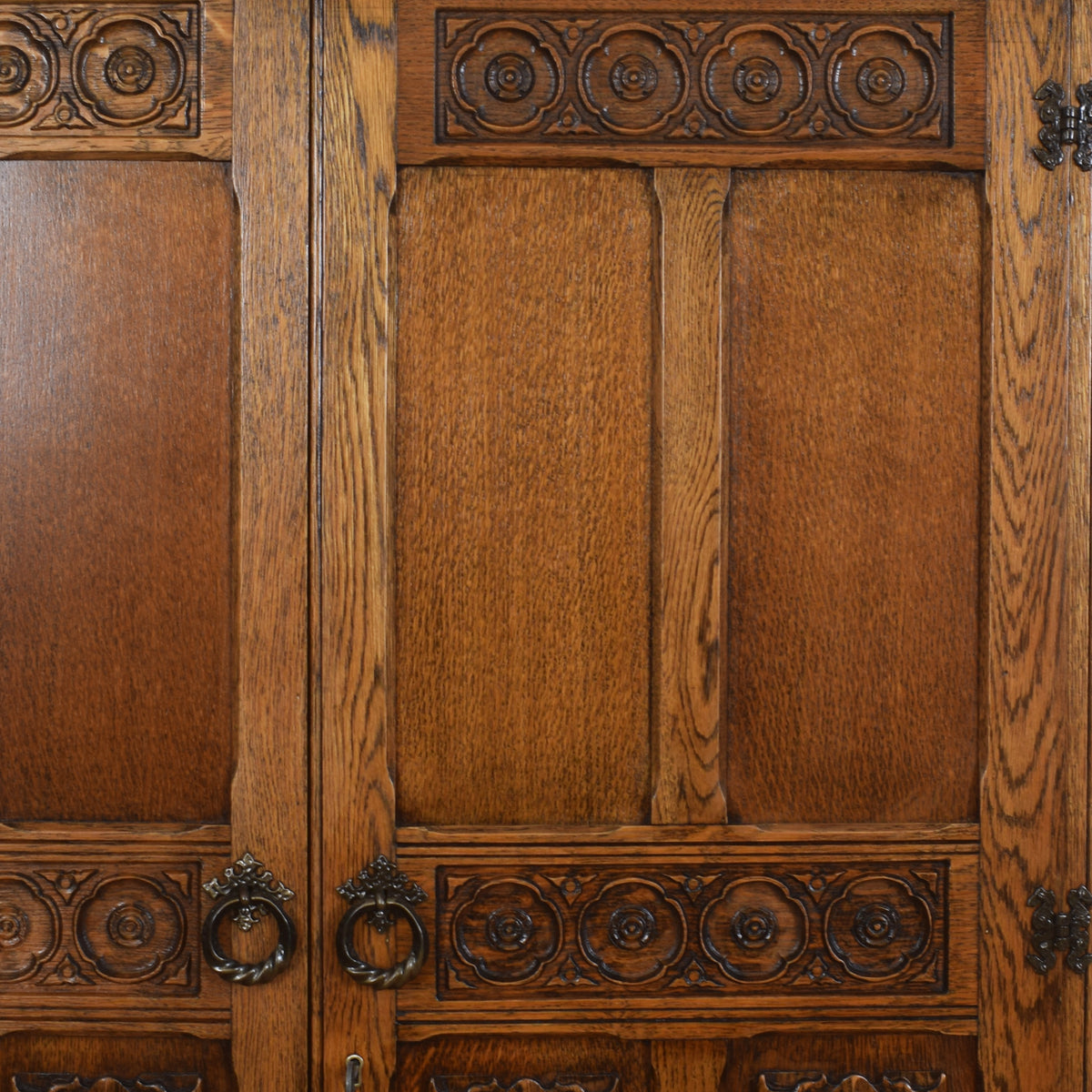 Crown Linenfold Single Wardrobe