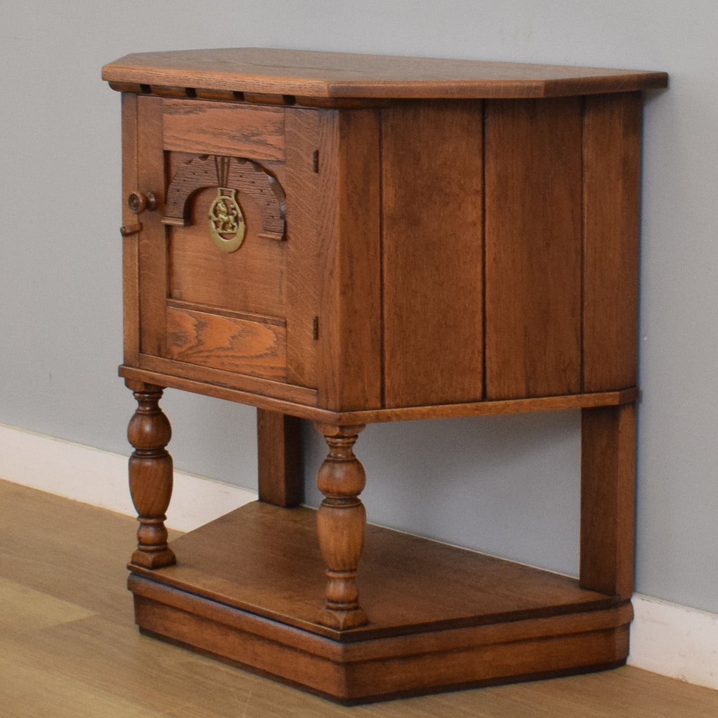 Canted Oak Hall Unit