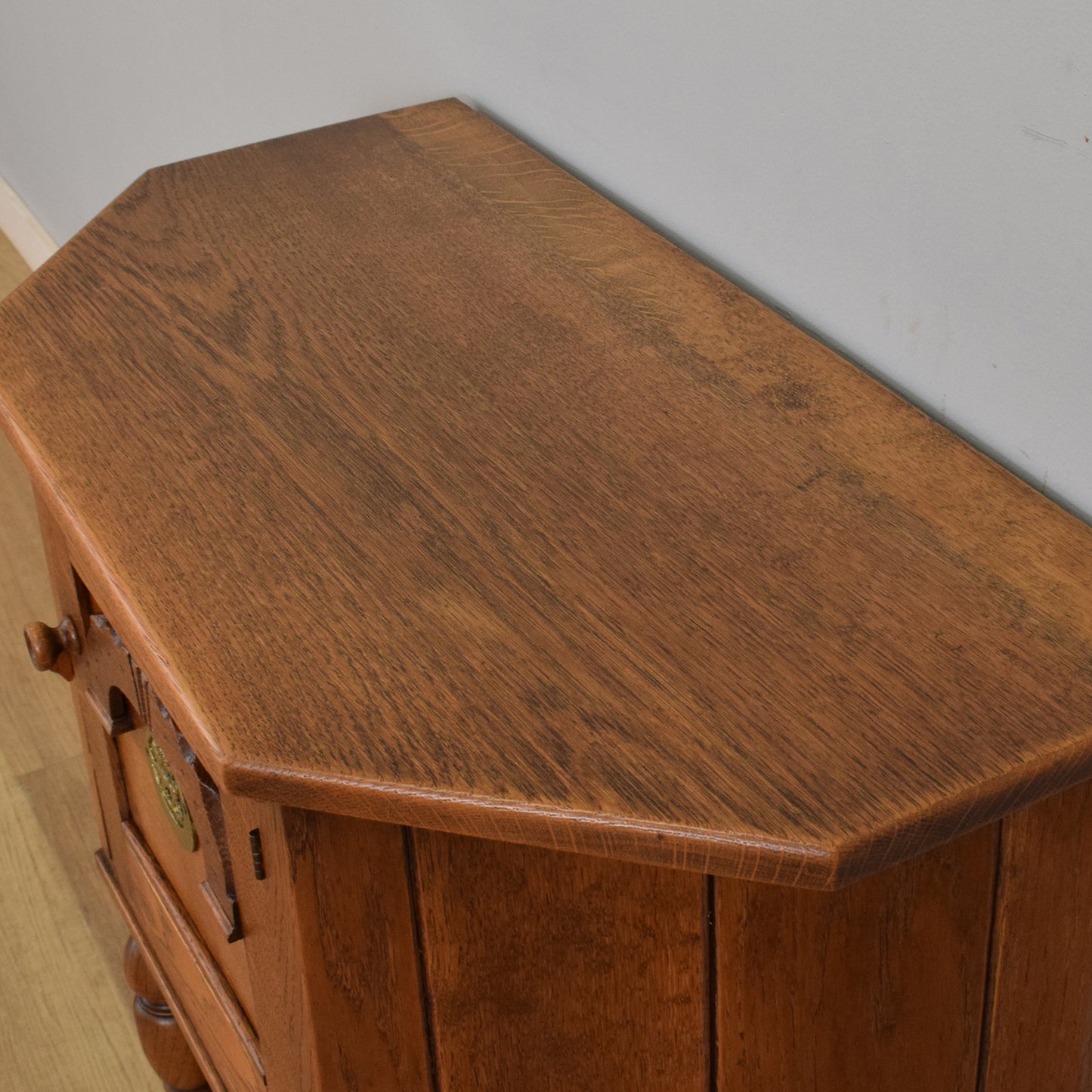 Canted Oak Hall Unit