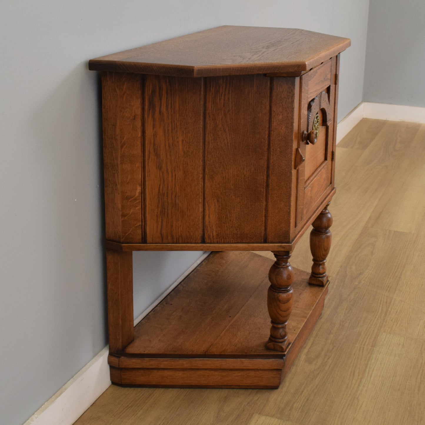 Canted Oak Hall Unit