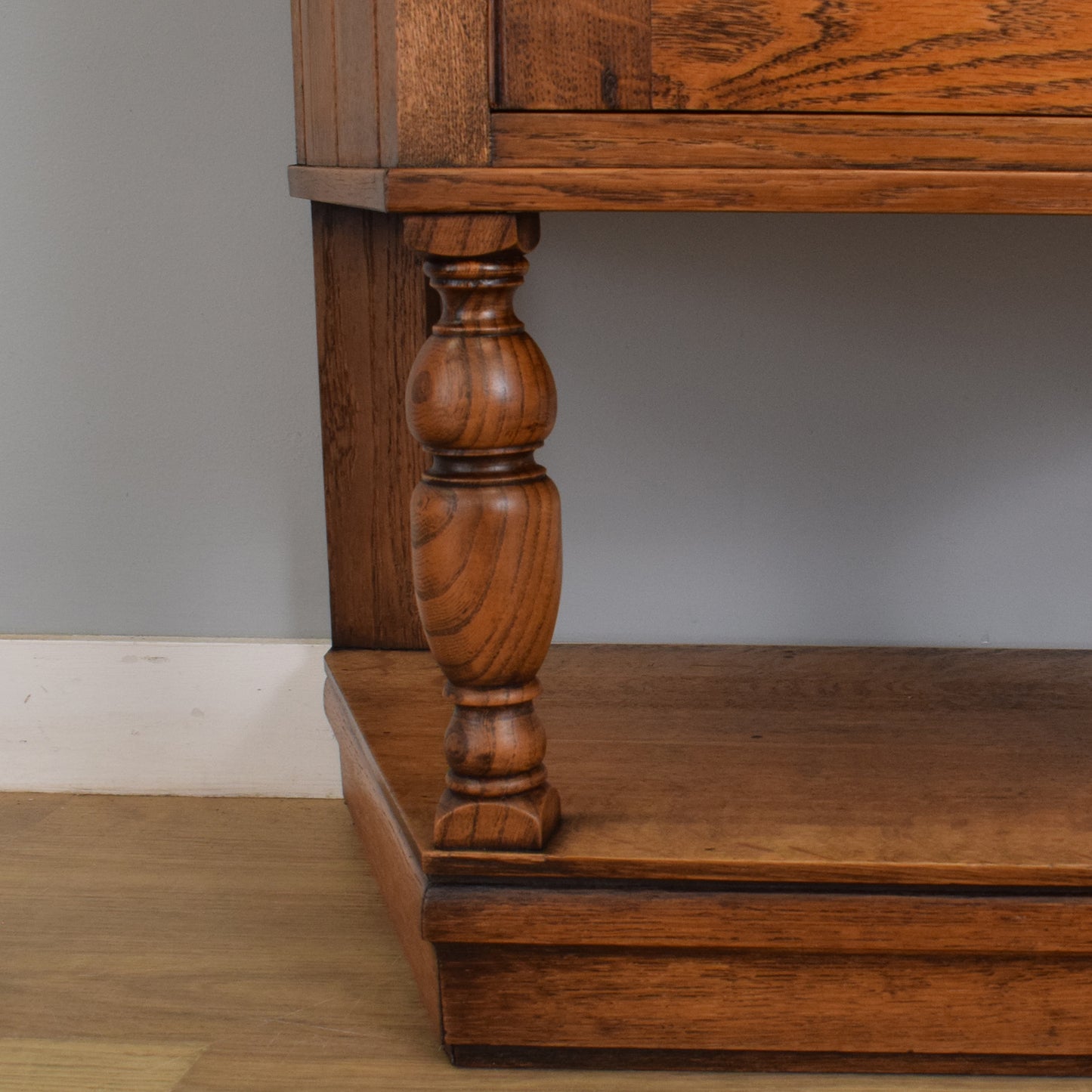 Canted Oak Hall Unit