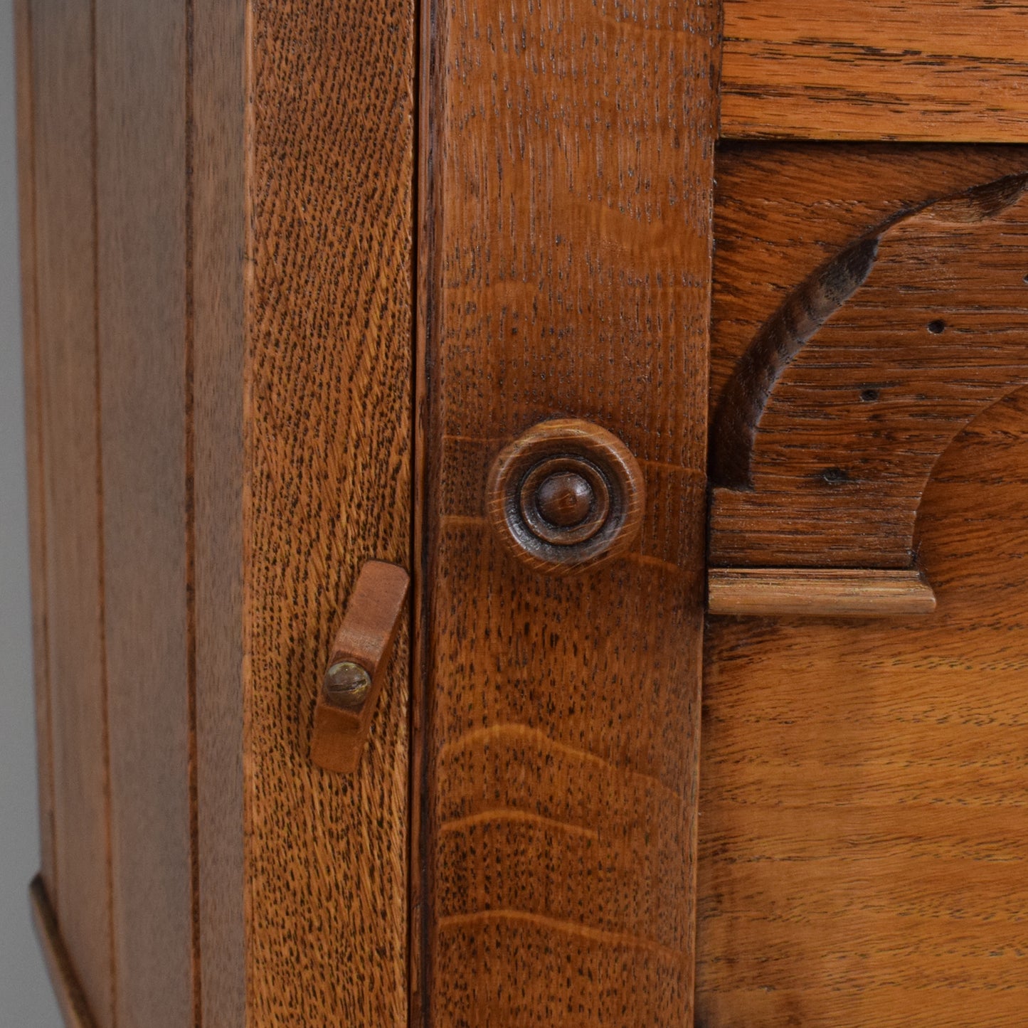 Canted Oak Hall Unit