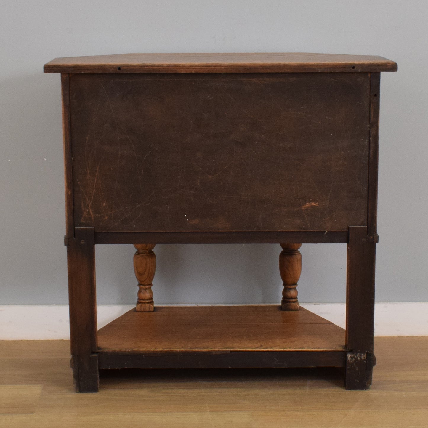 Canted Oak Hall Unit