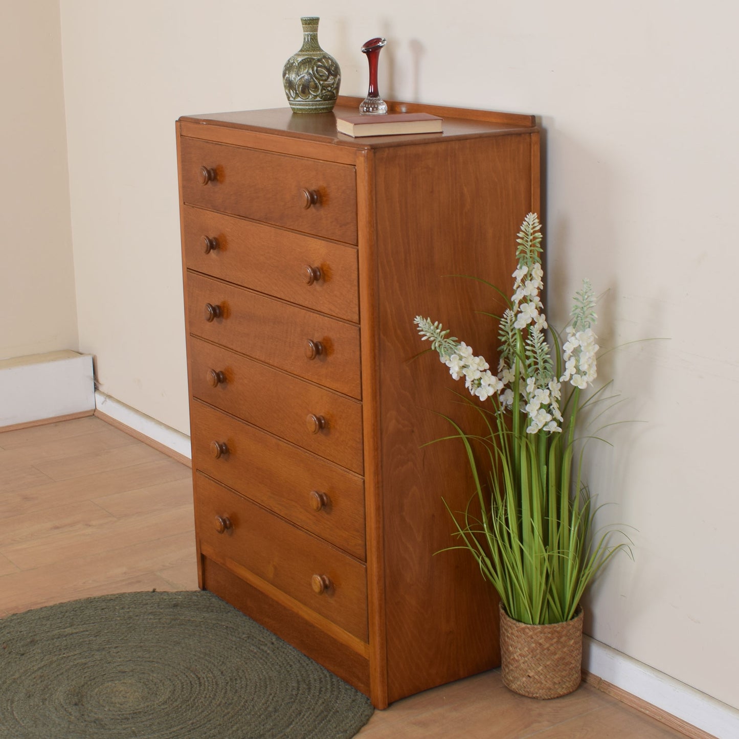 Oak Veneer Chest Of Drawers.