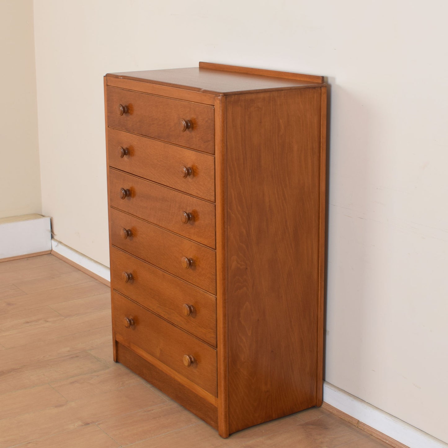 Oak Veneer Chest Of Drawers.