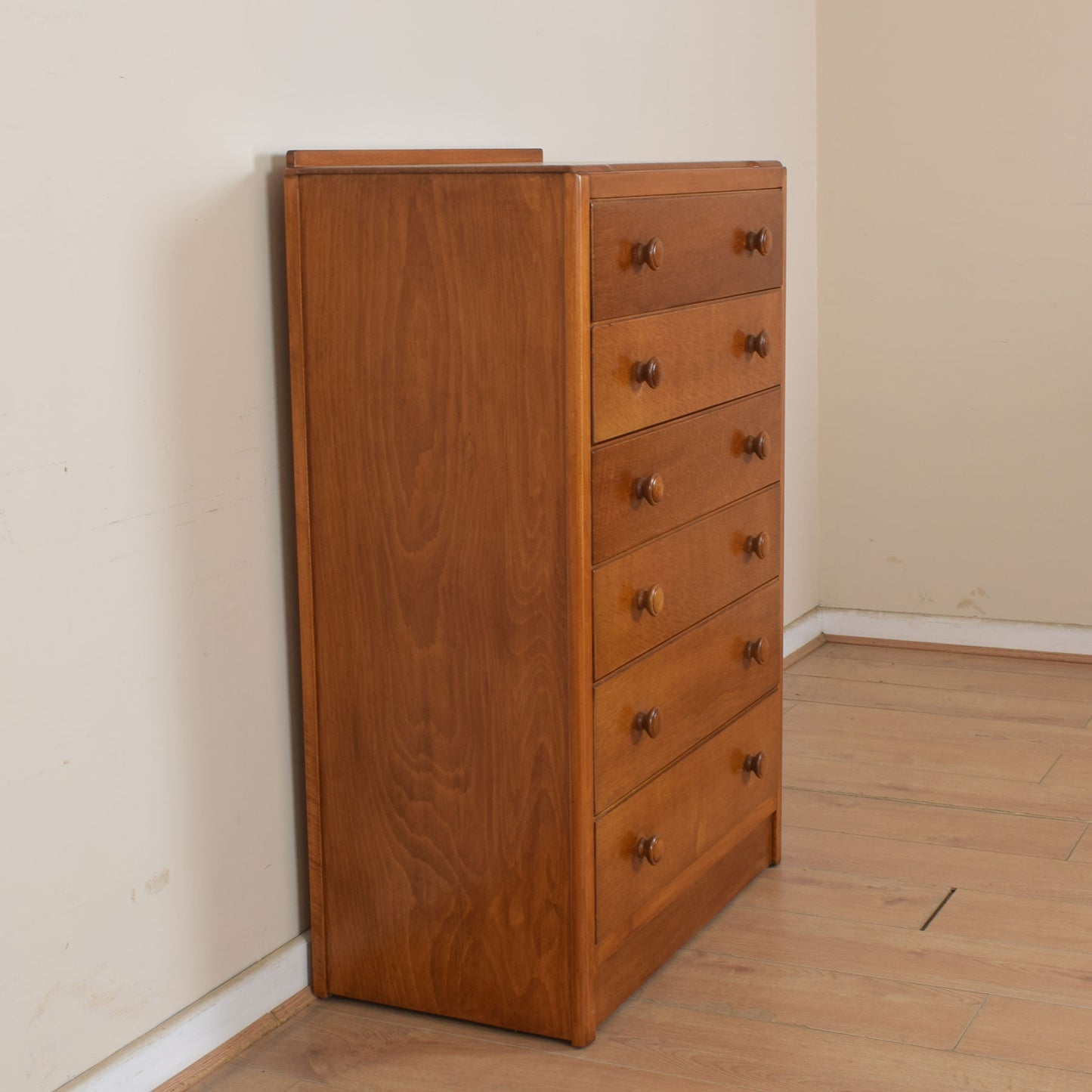 Oak Veneer Chest Of Drawers.