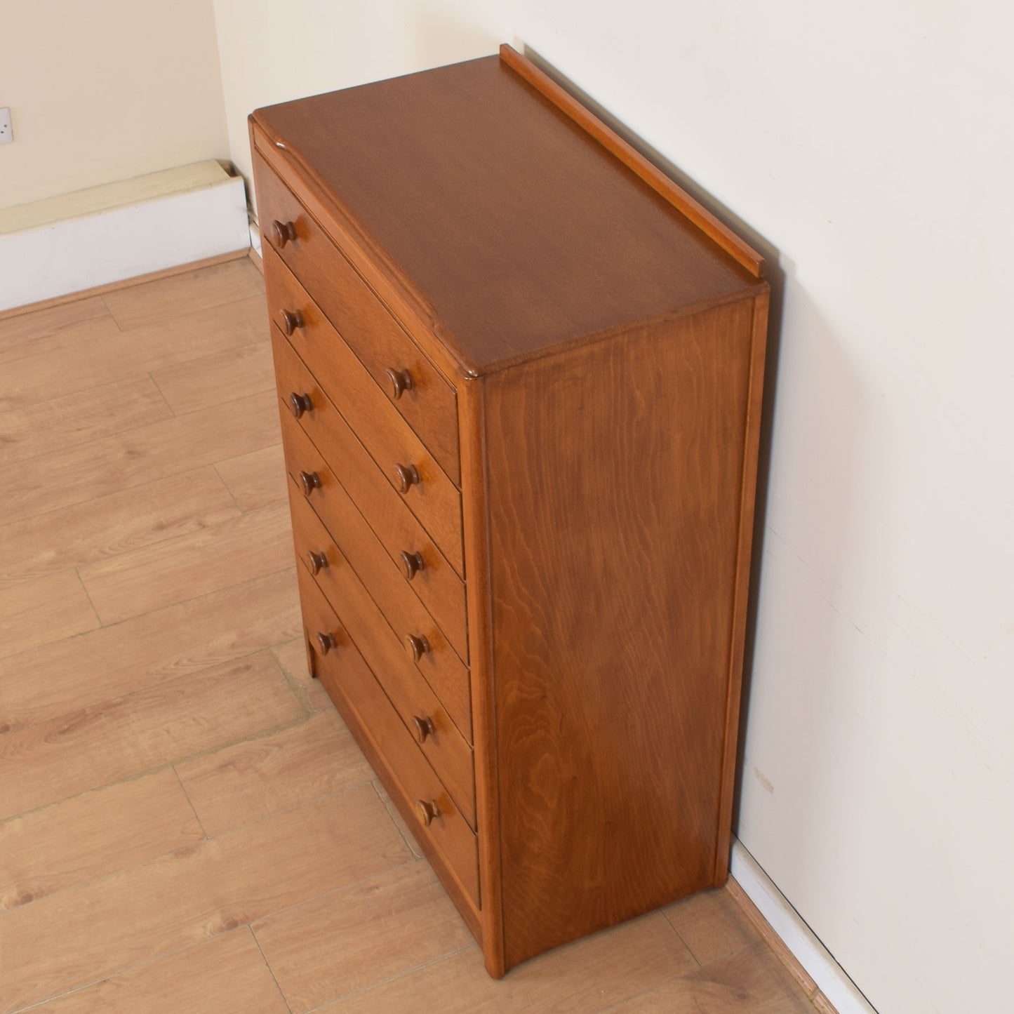 Oak Veneer Chest Of Drawers.