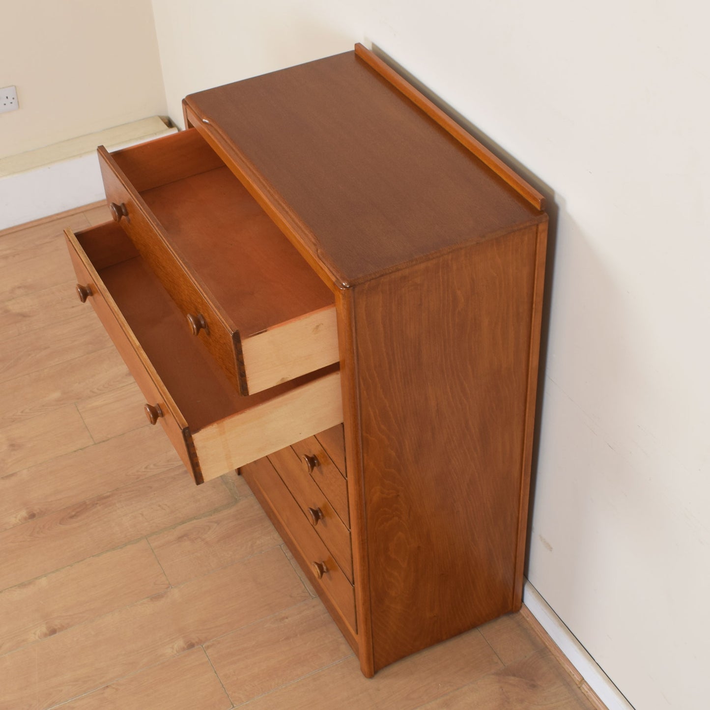 Oak Veneer Chest Of Drawers.