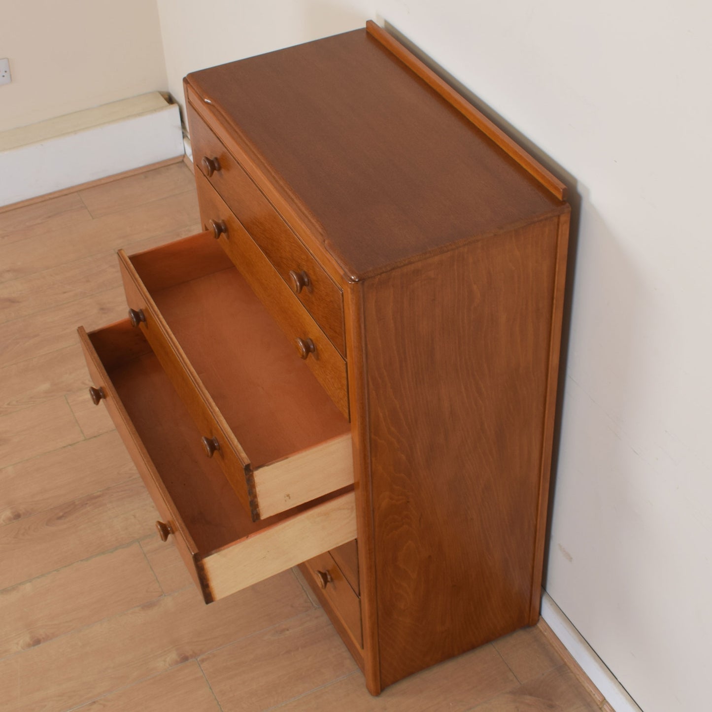 Oak Veneer Chest Of Drawers.