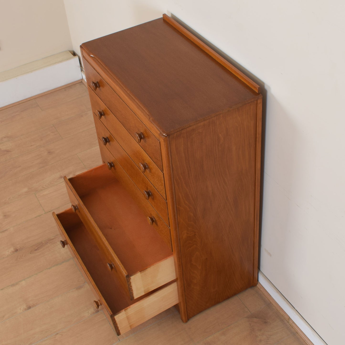 Oak Veneer Chest Of Drawers.