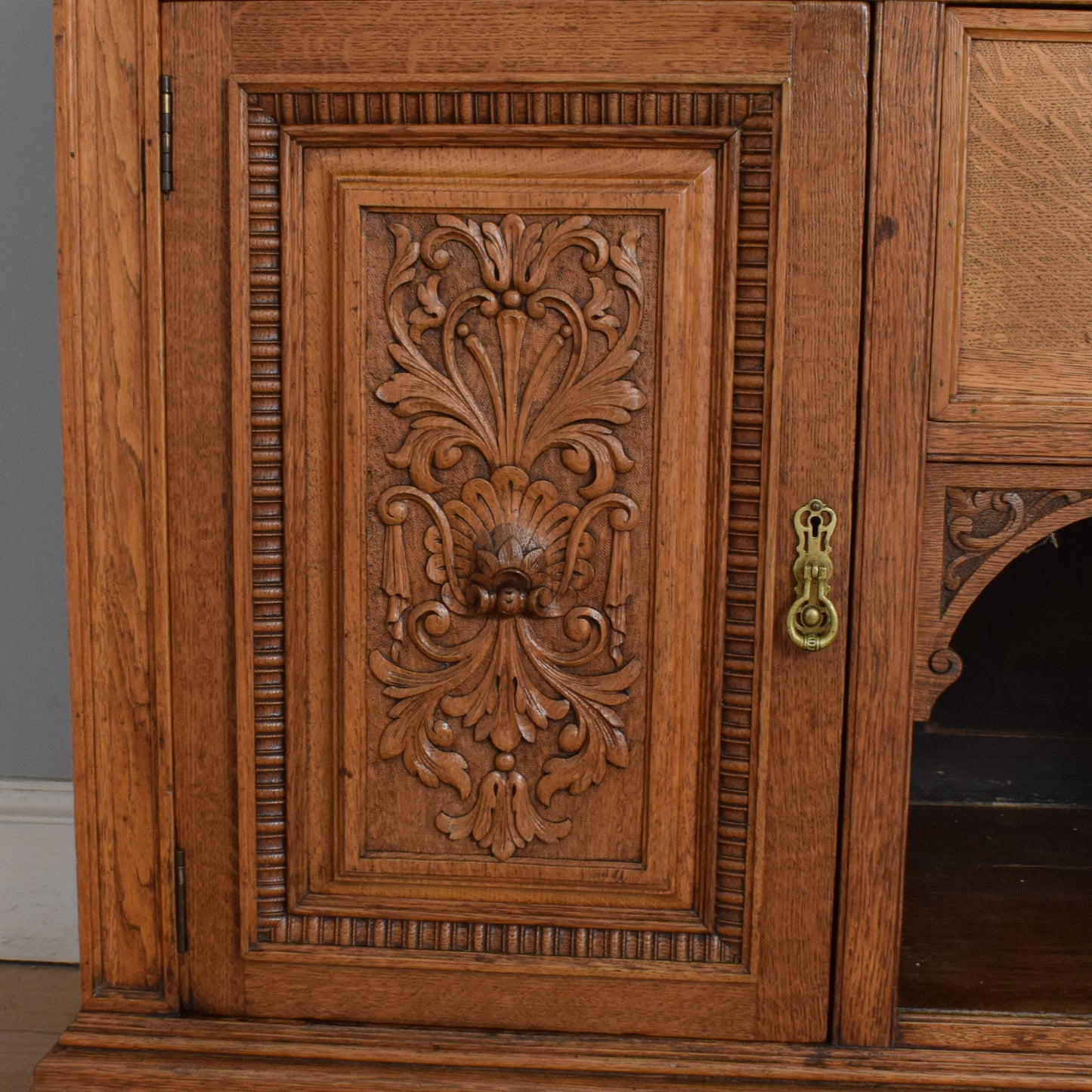 Large Oak Mirrored Sideboard