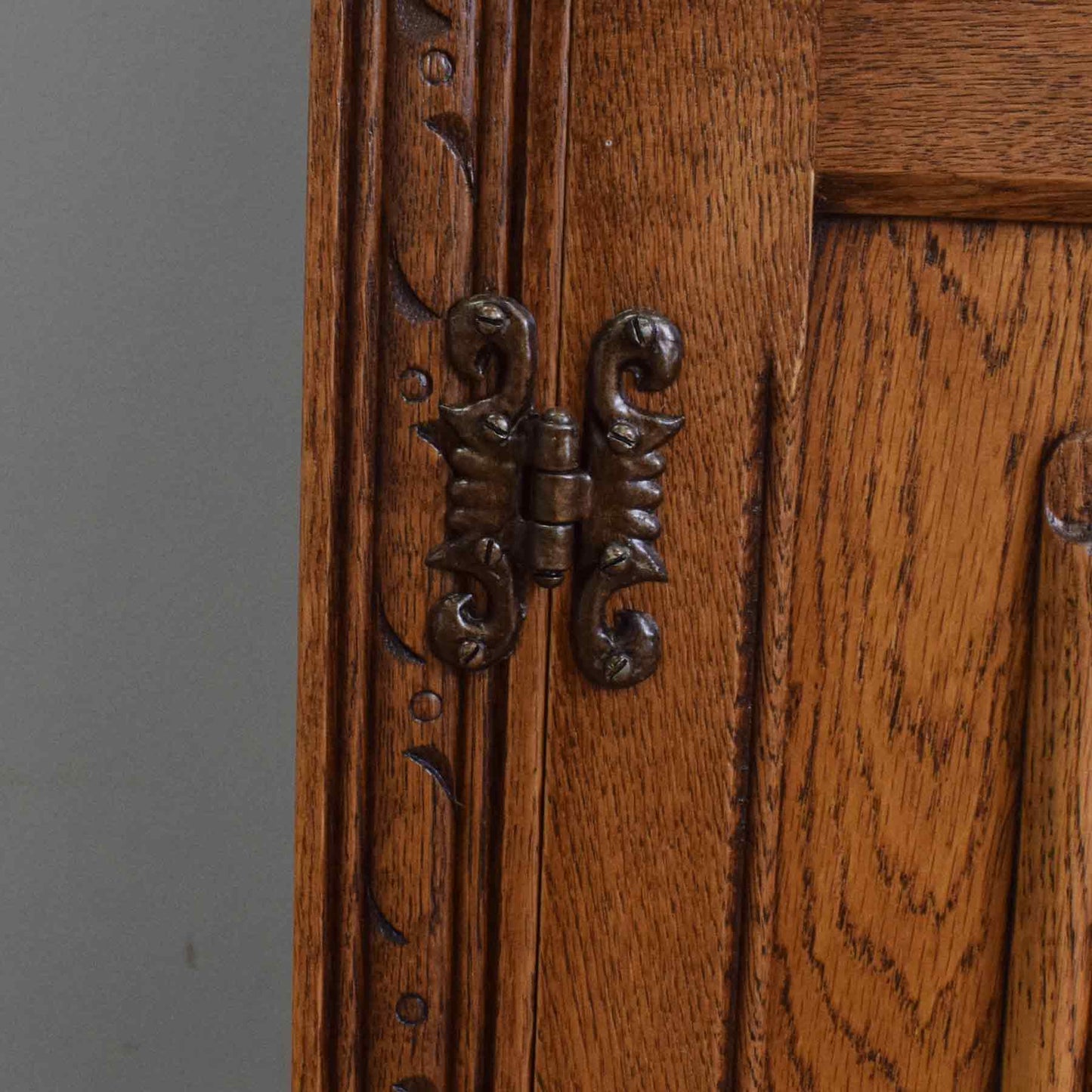 'Old Charm' Display Dresser