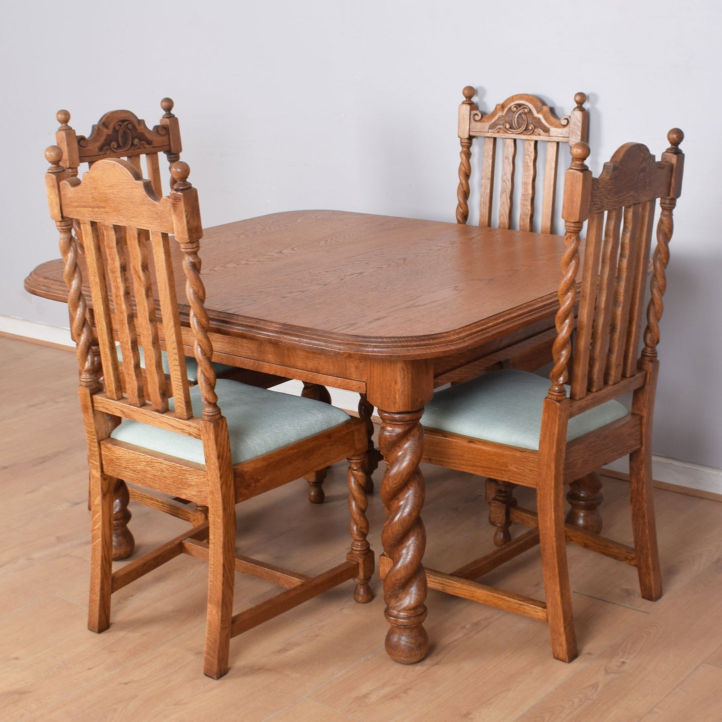 Extending Dining Table with 6 Chairs