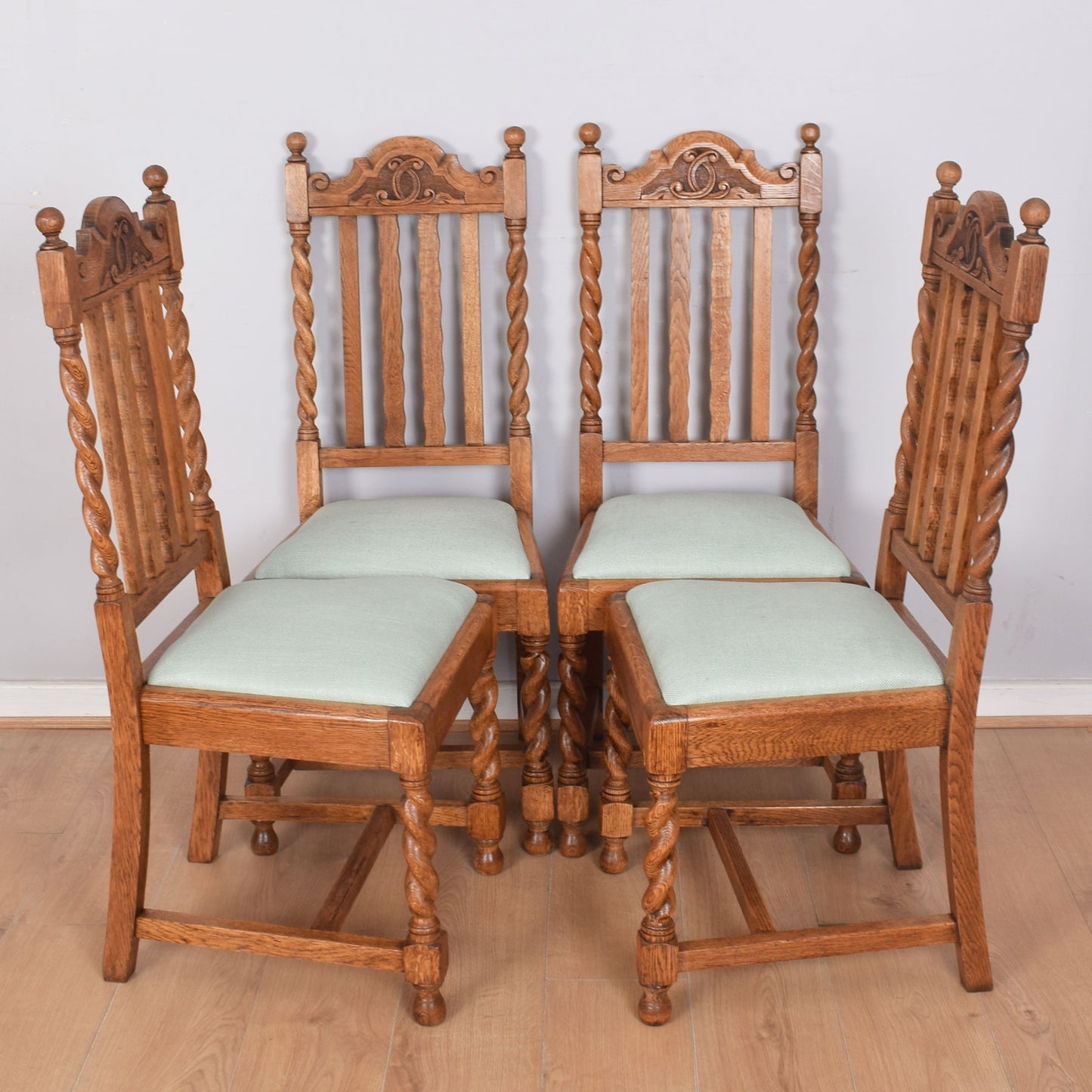 Extending Dining Table with 6 Chairs