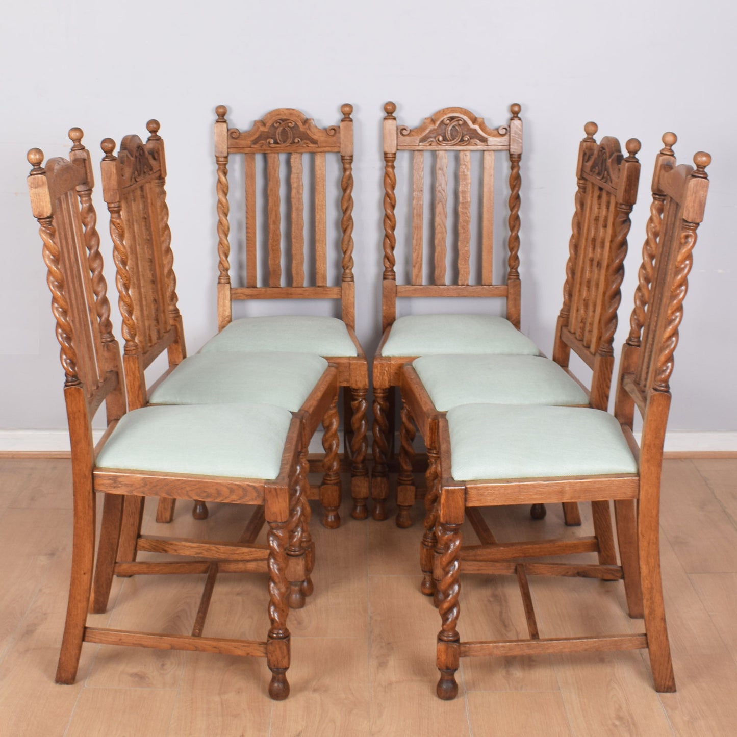 Extending Dining Table with 6 Chairs