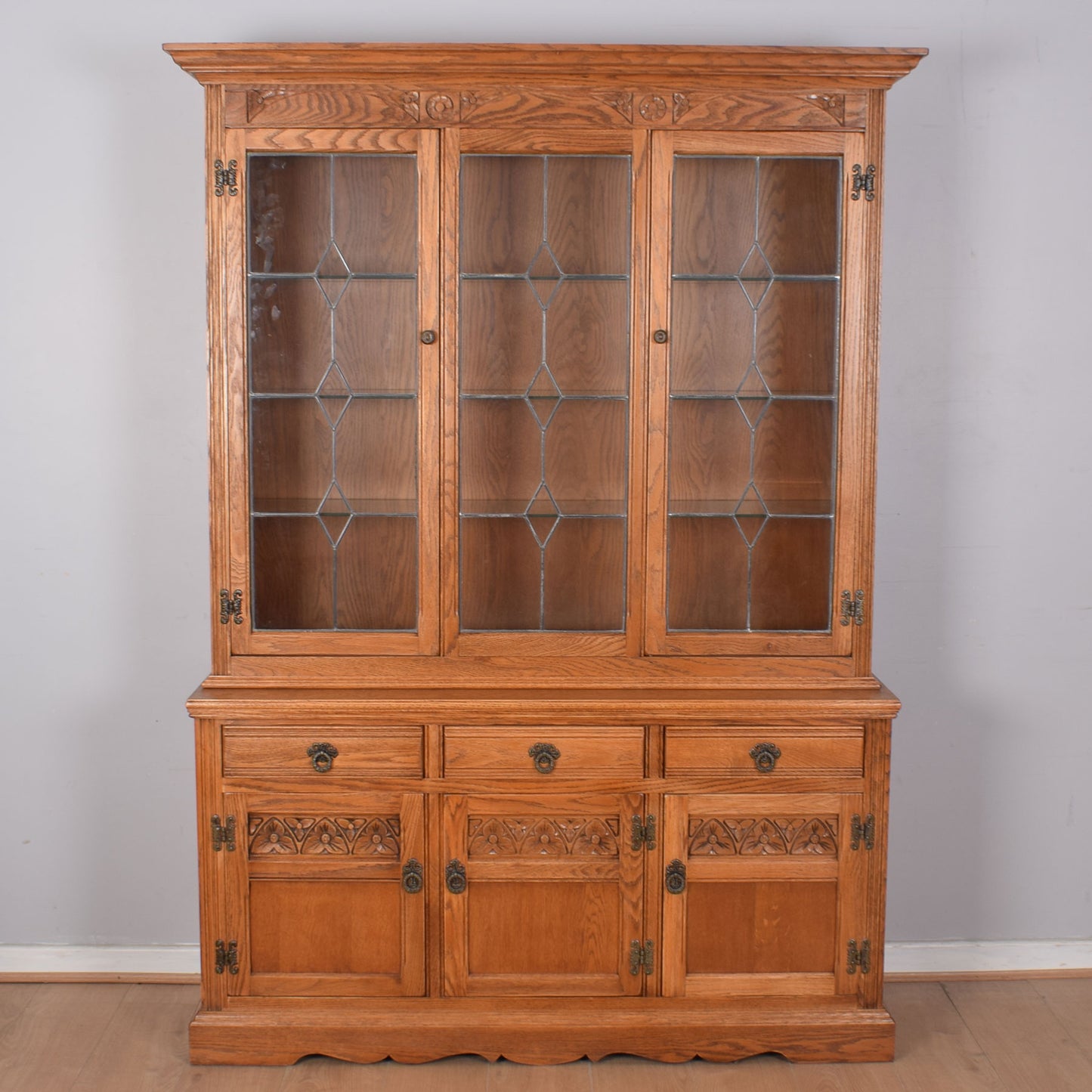 Old Charm Glazed Dresser