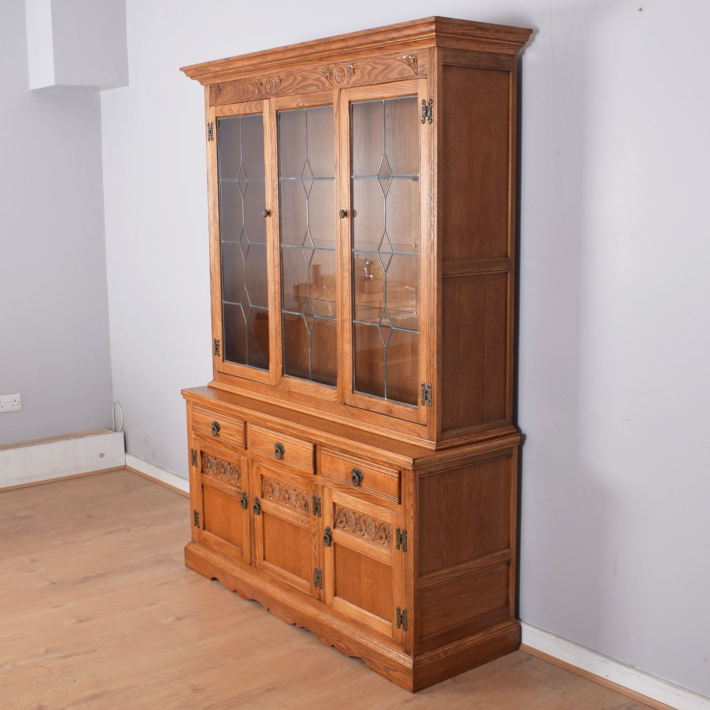 Old Charm Glazed Dresser