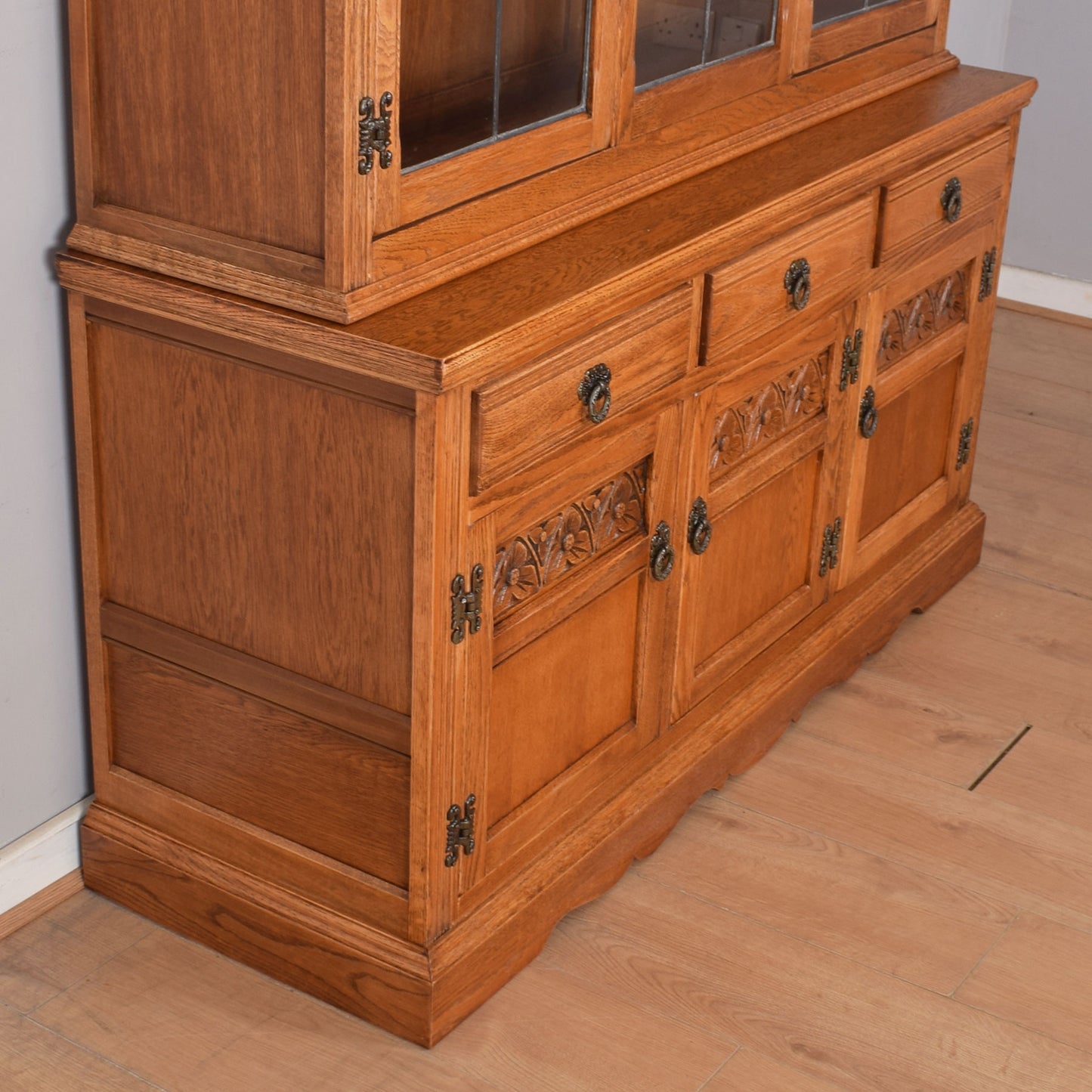 Old Charm Glazed Dresser