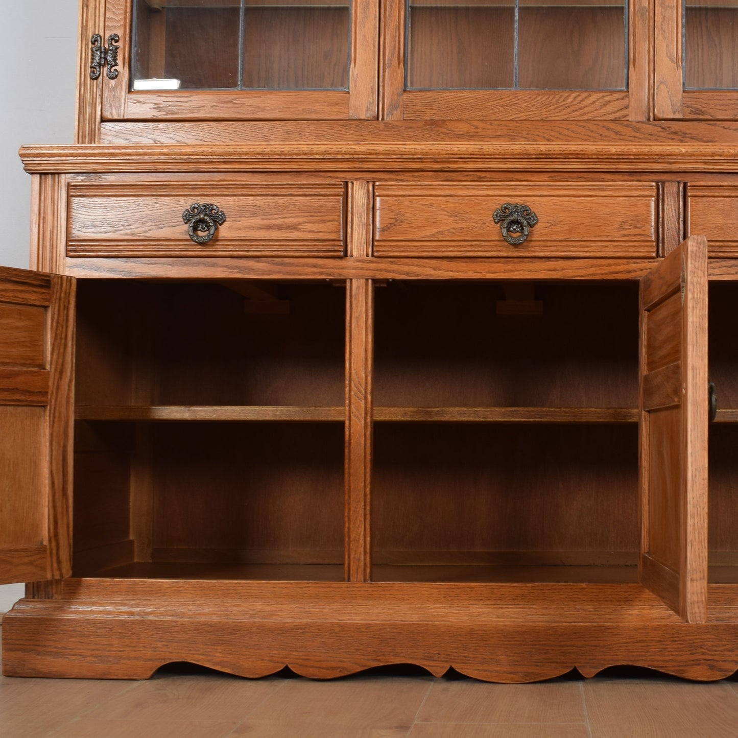 Old Charm Glazed Dresser