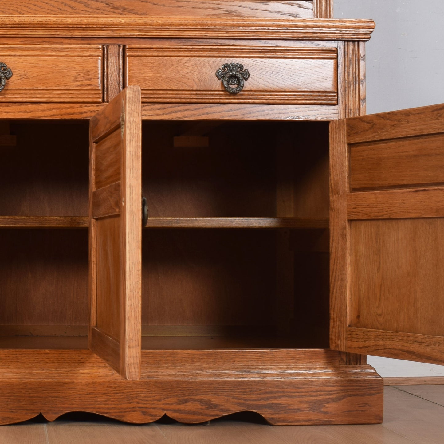 Old Charm Glazed Dresser