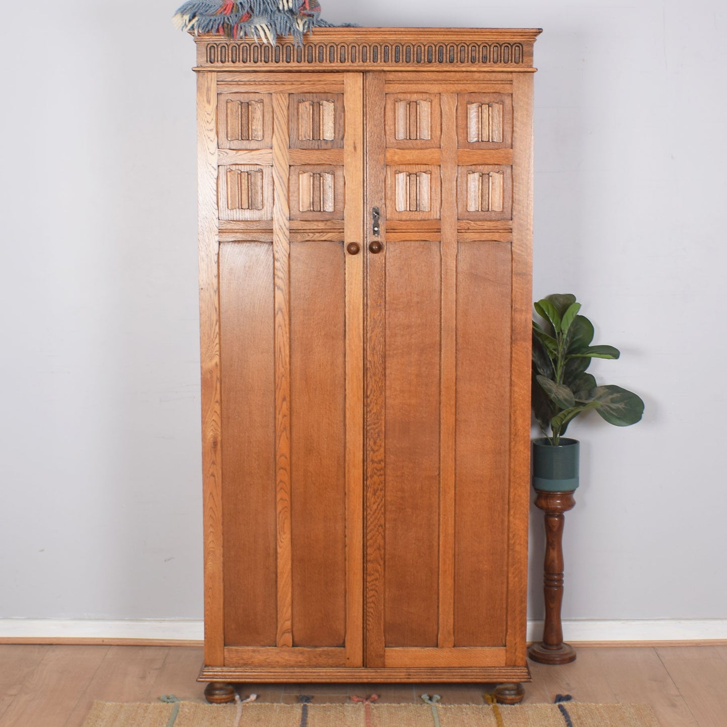 Oak Linenfold Wardrobe