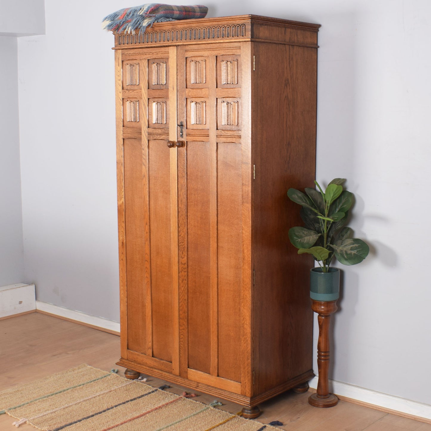 Oak Linenfold Wardrobe