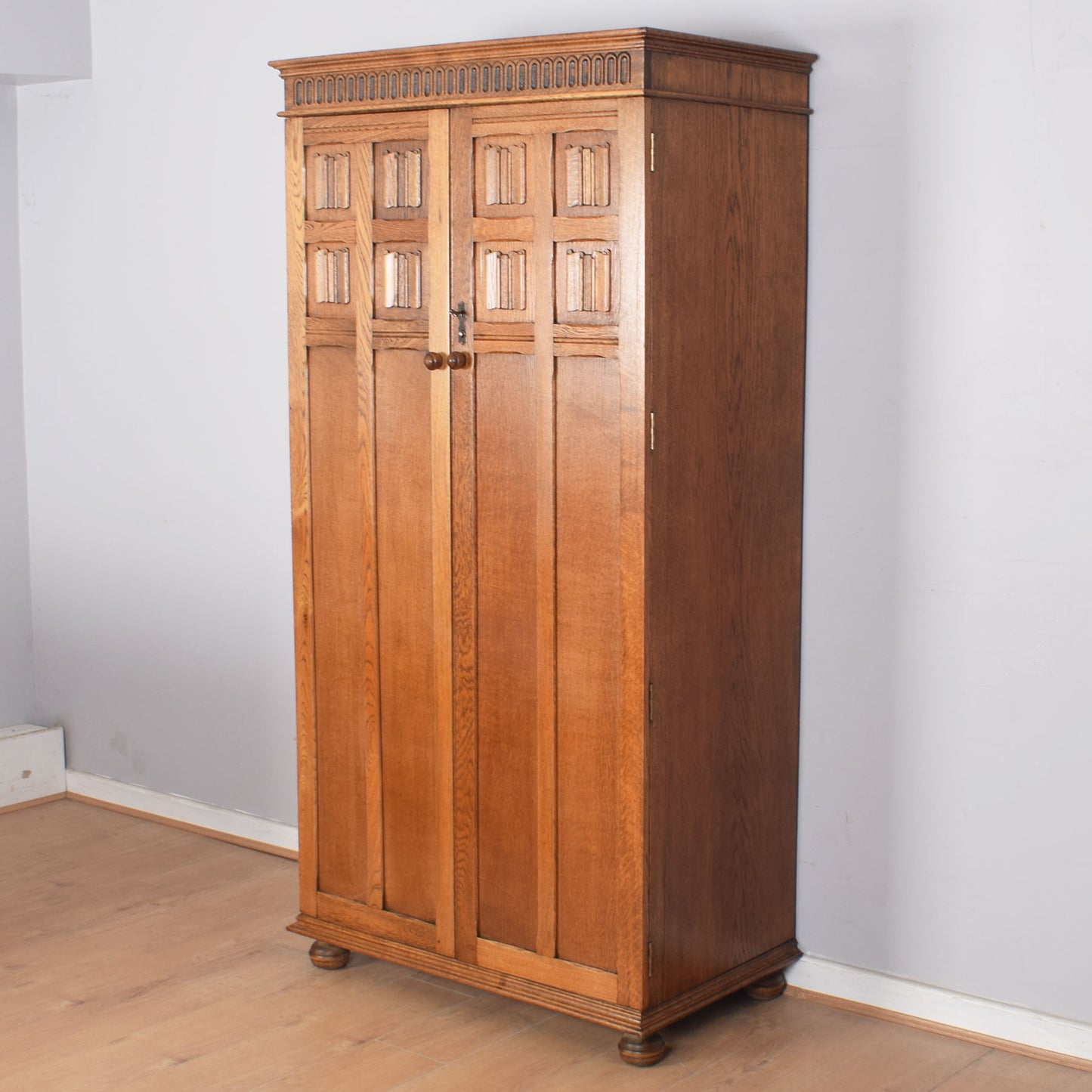 Oak Linenfold Wardrobe