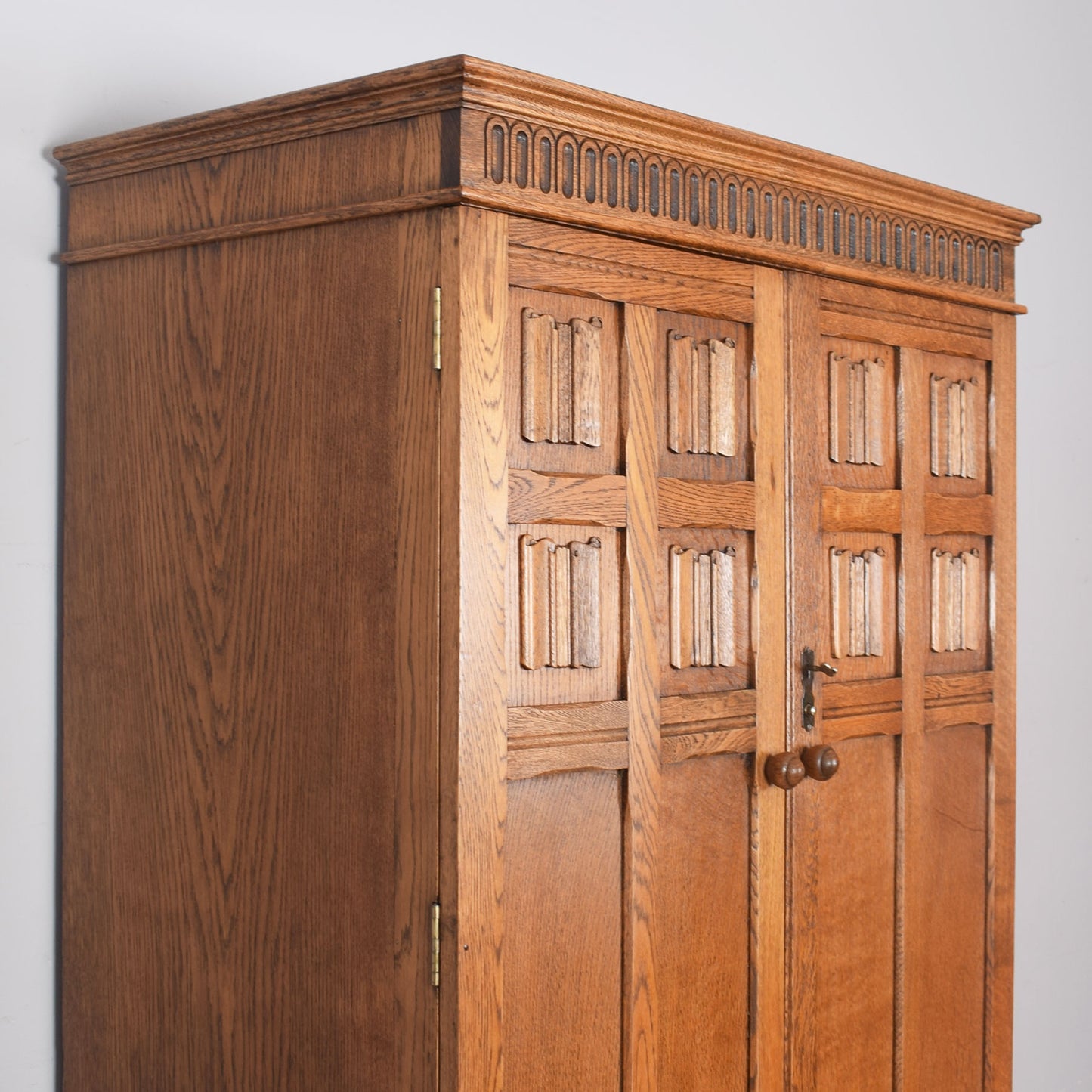 Oak Linenfold Wardrobe