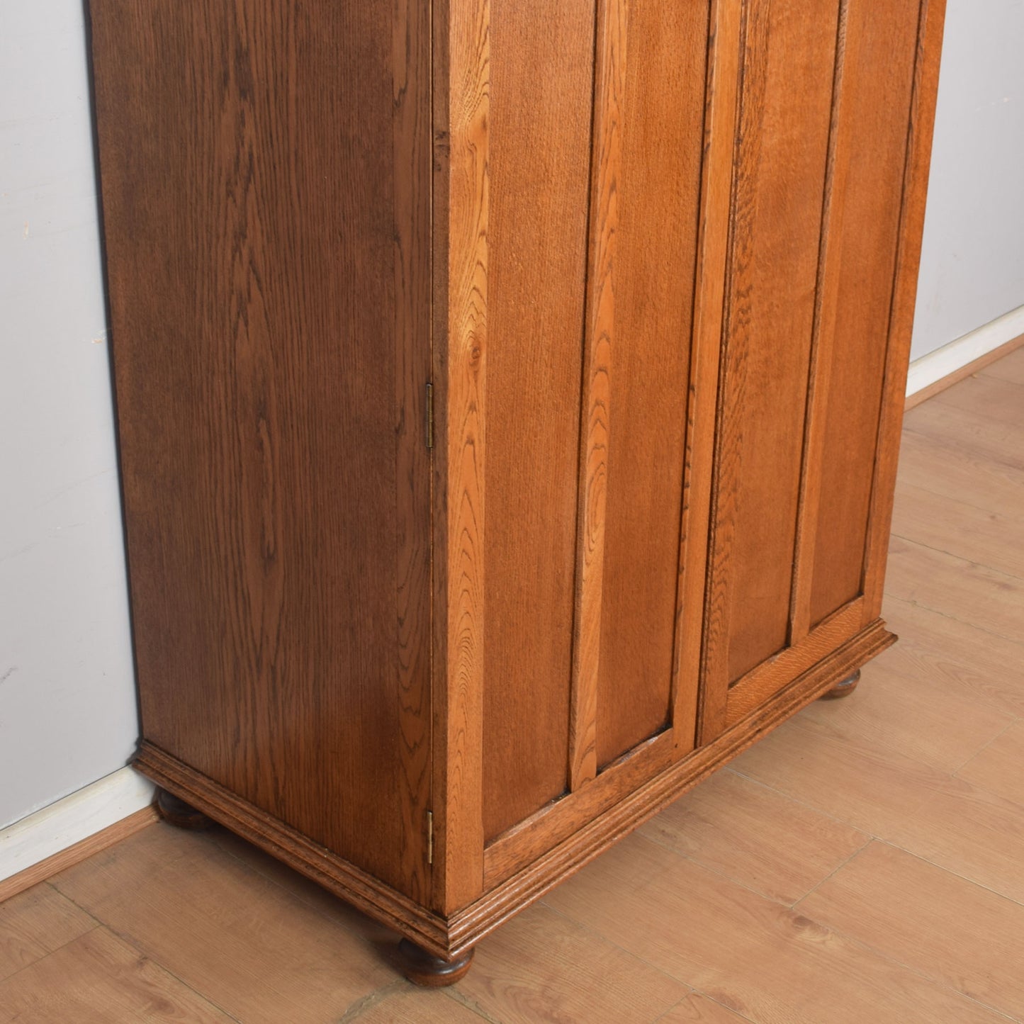 Oak Linenfold Wardrobe