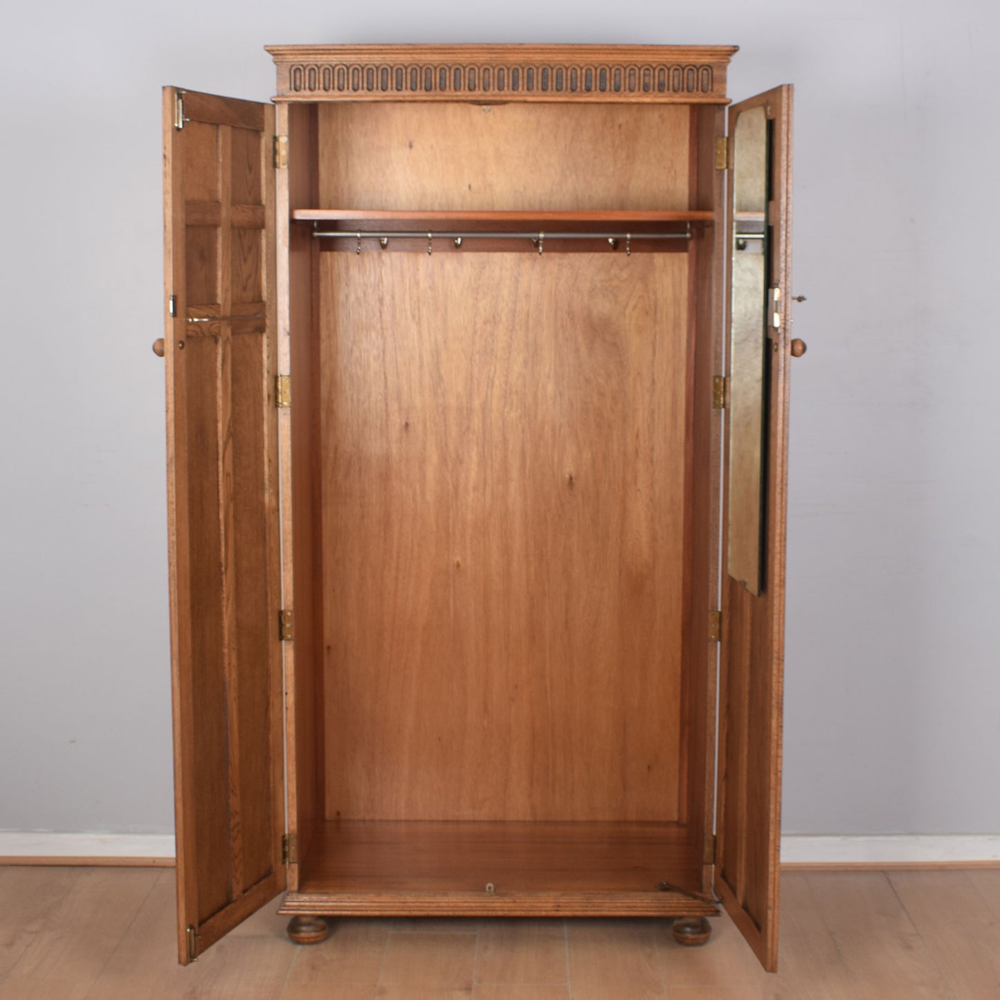 Oak Linenfold Wardrobe