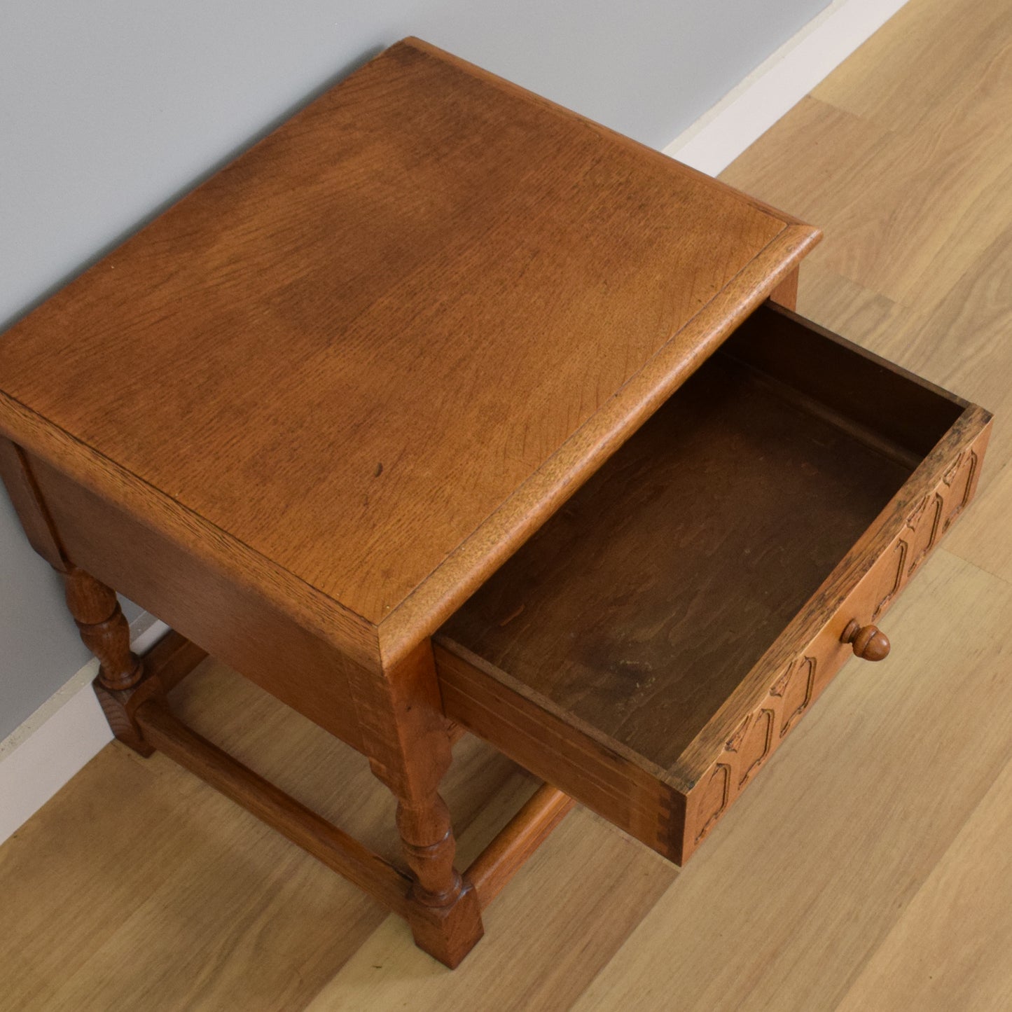 Side Table/Sewing Table