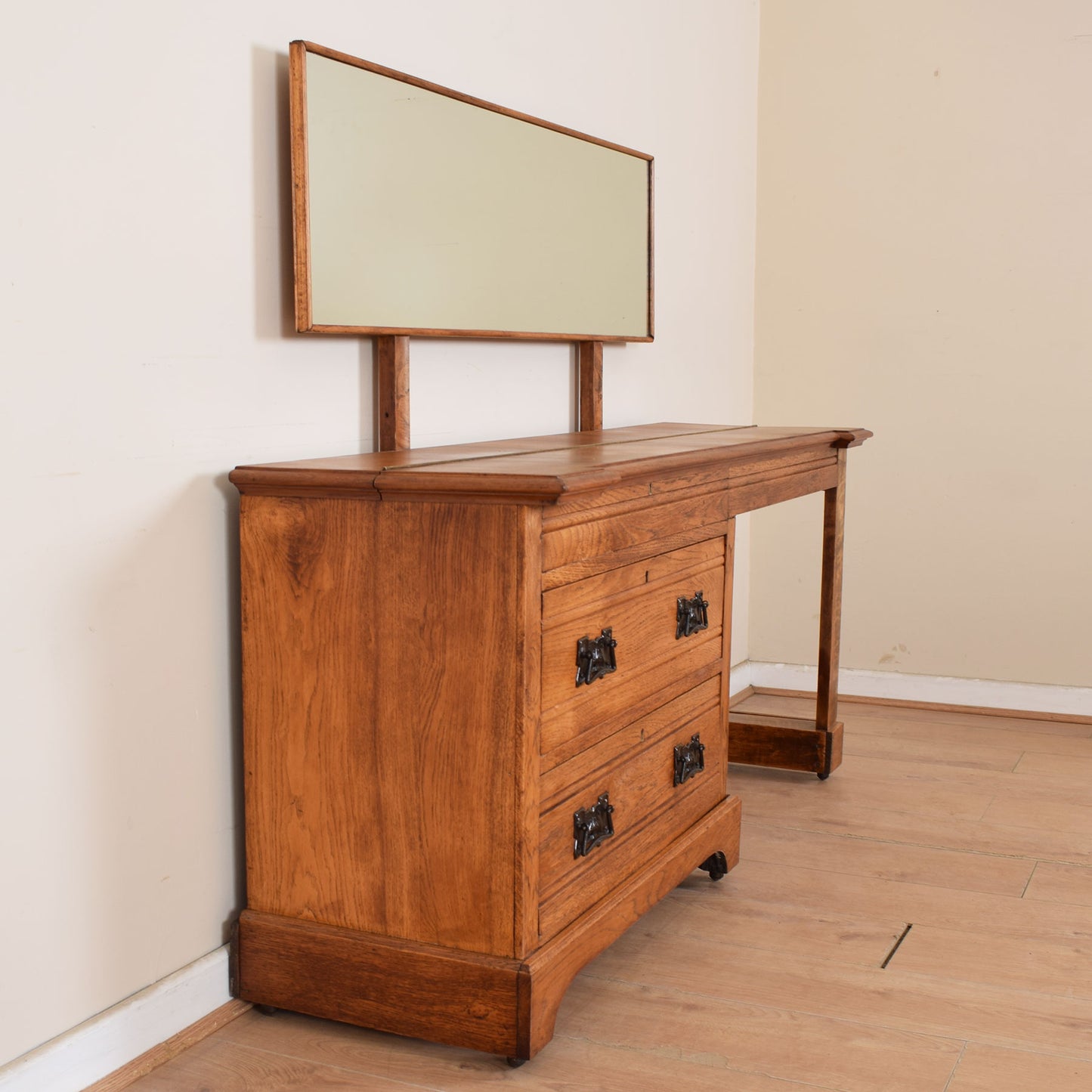 Arts and Crafts Dressing Table.