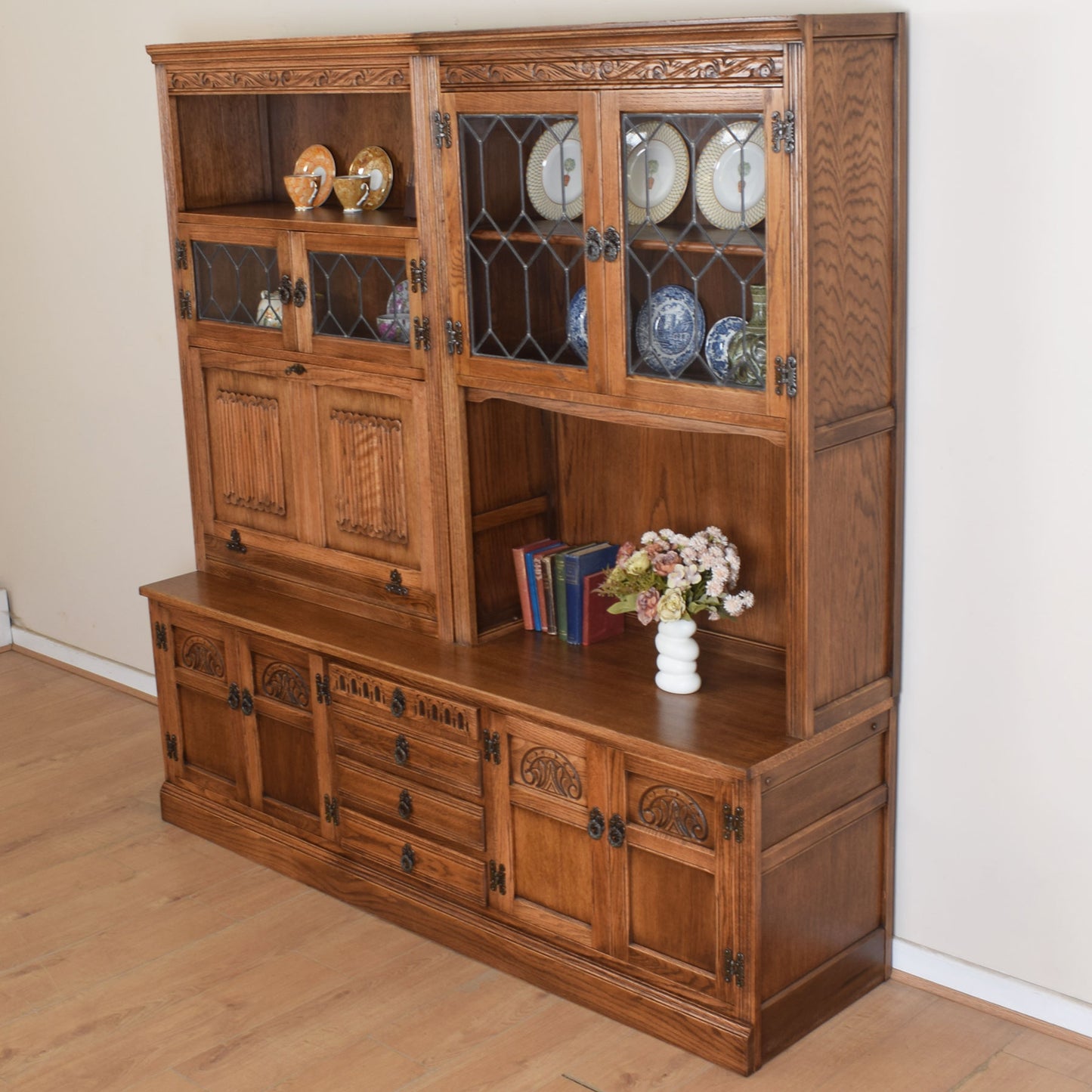 Large Old Charm Display Unit