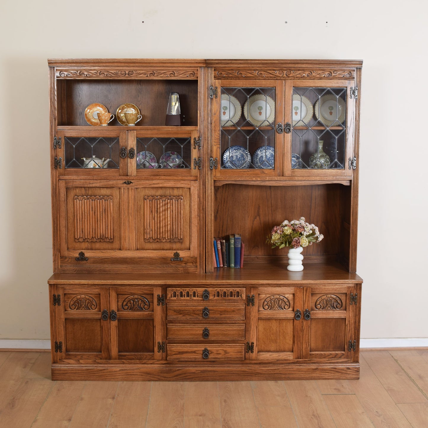 Large Old Charm Display Unit