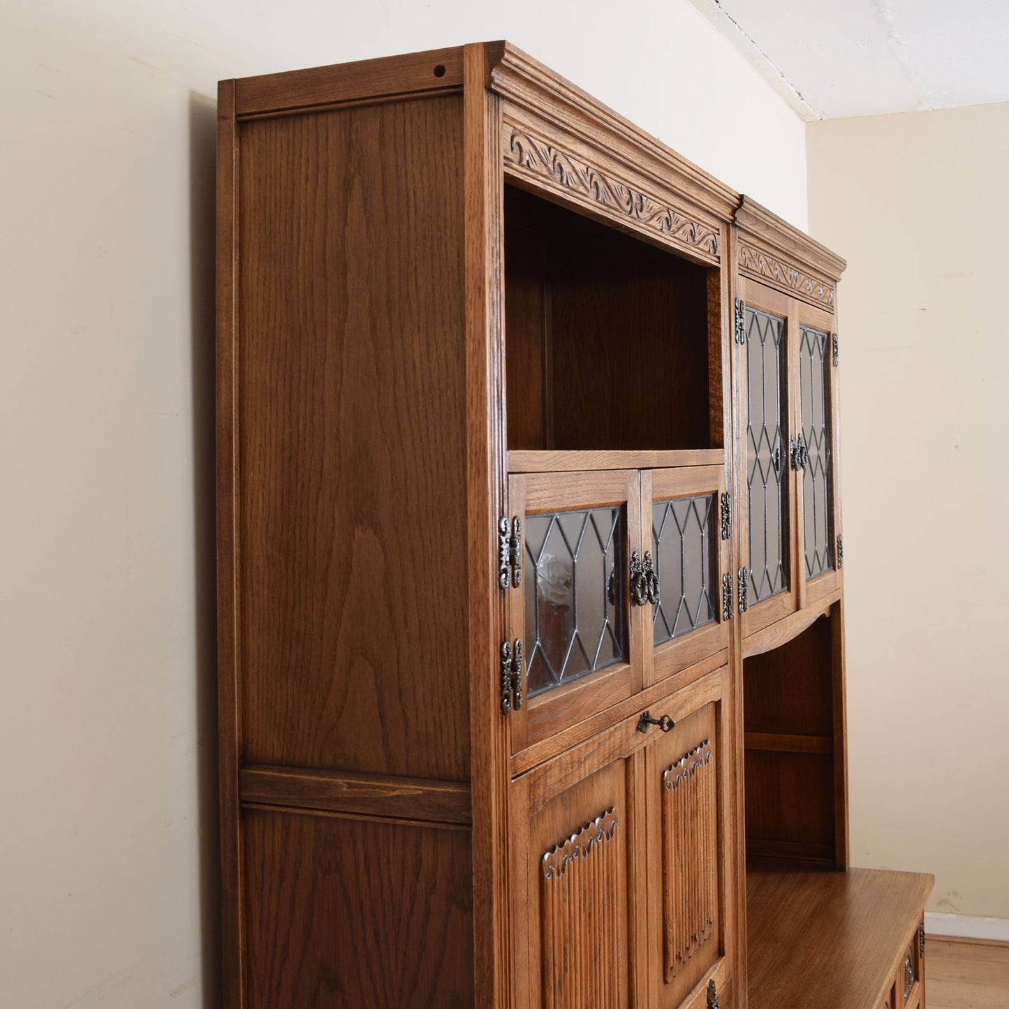 Large Old Charm Display Unit