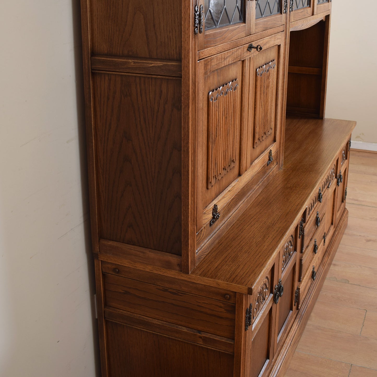 Large Old Charm Display Unit