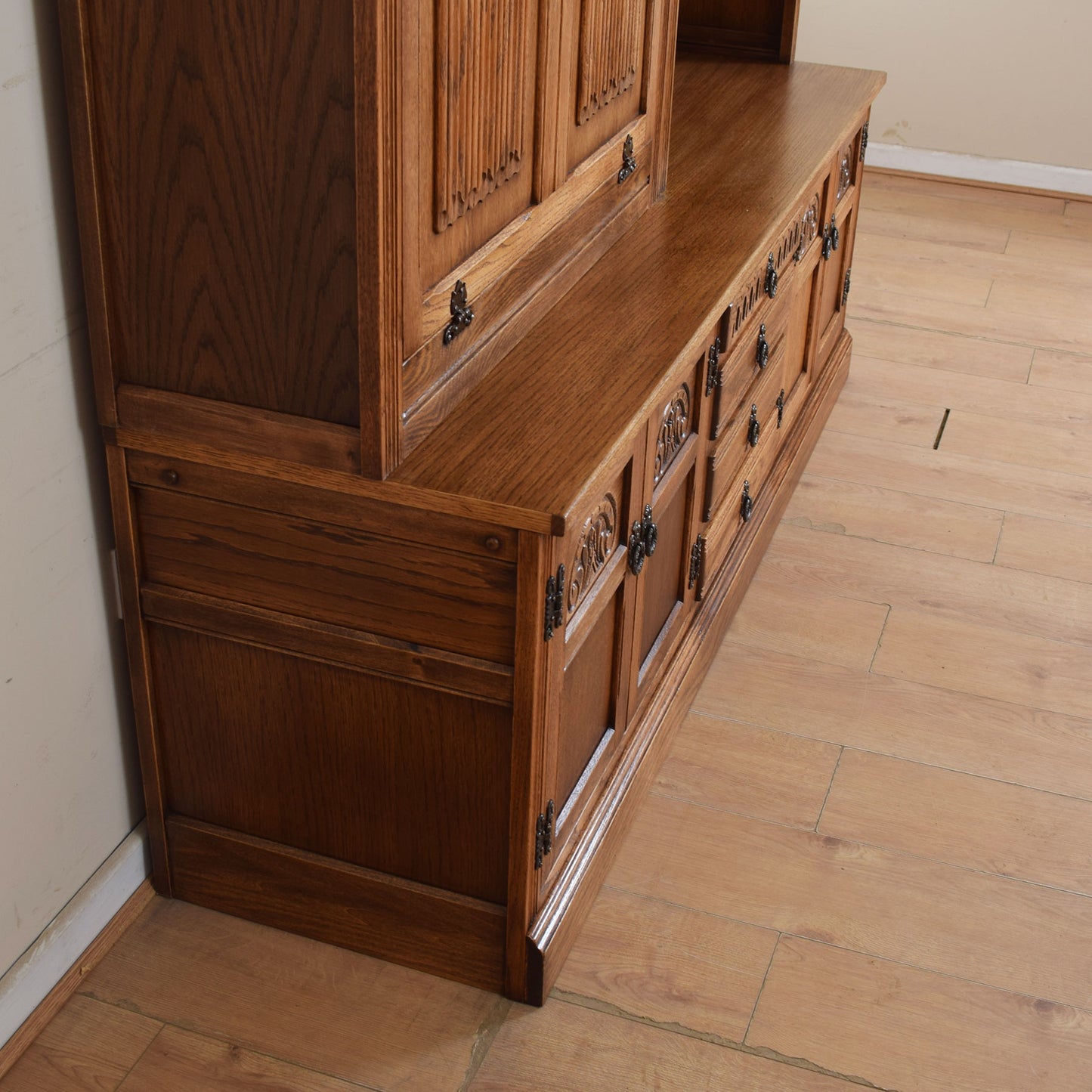 Large Old Charm Display Unit