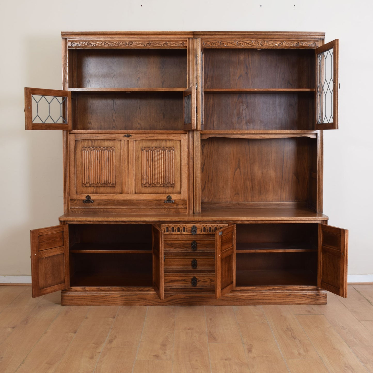Large Old Charm Display Unit