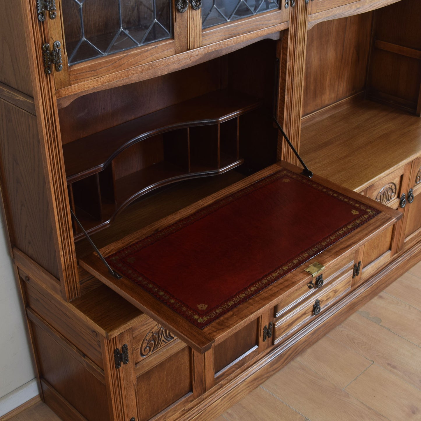 Large Old Charm Display Unit