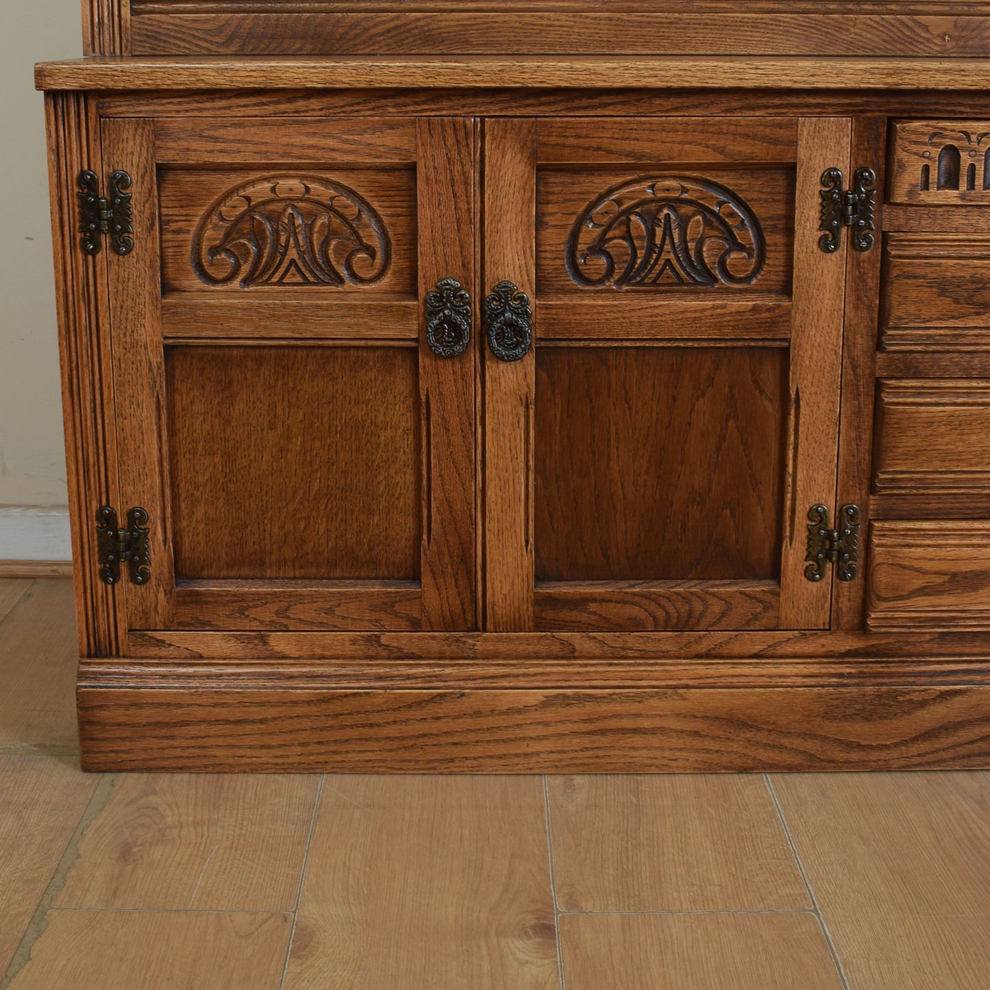Large Old Charm Display Unit