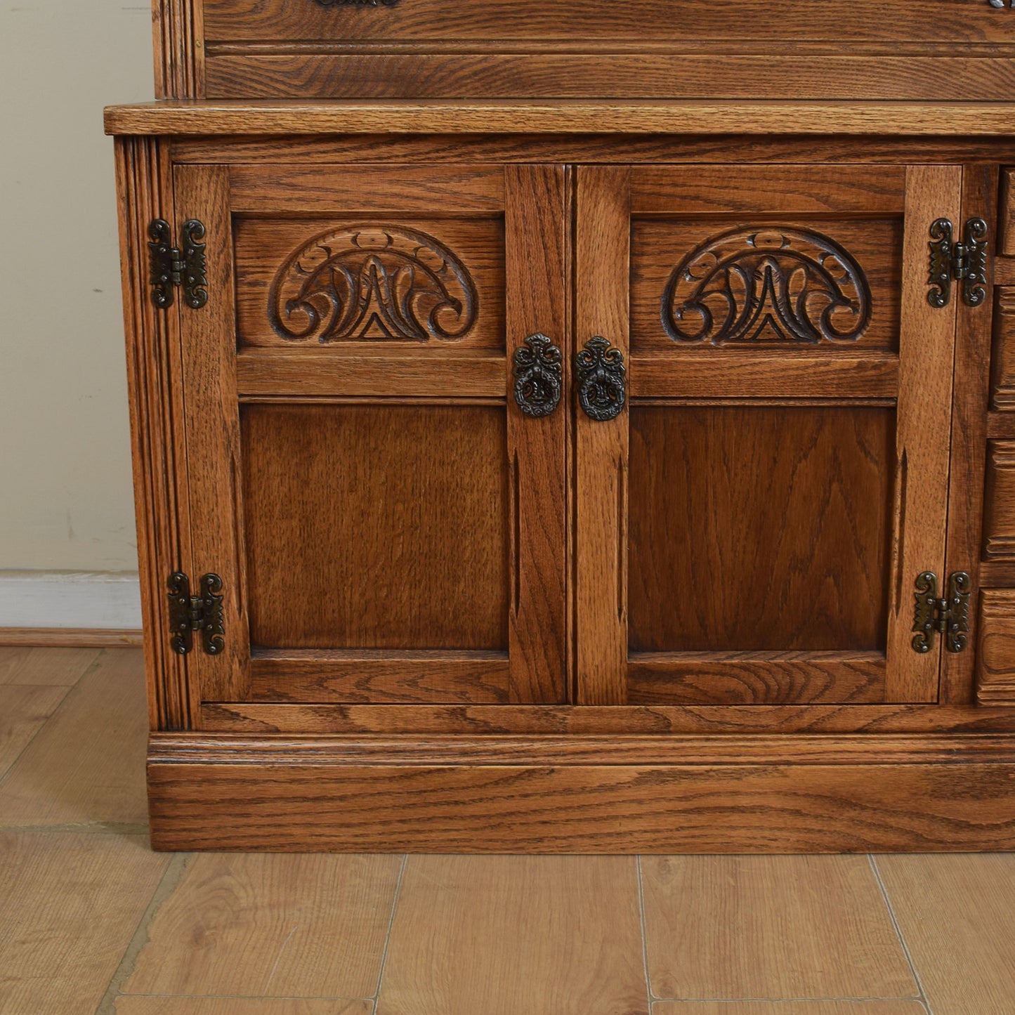 Large Old Charm Display Unit