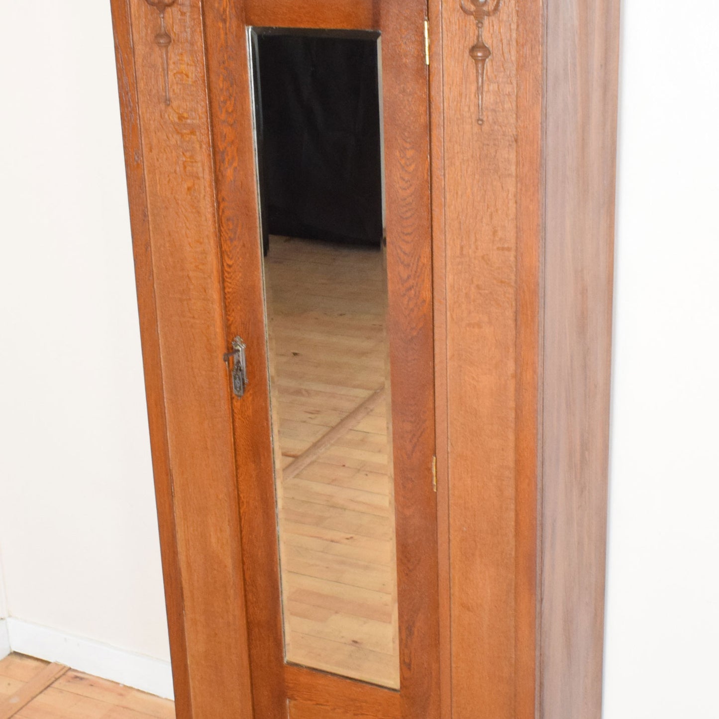 Mirrored Oak Hallrobe